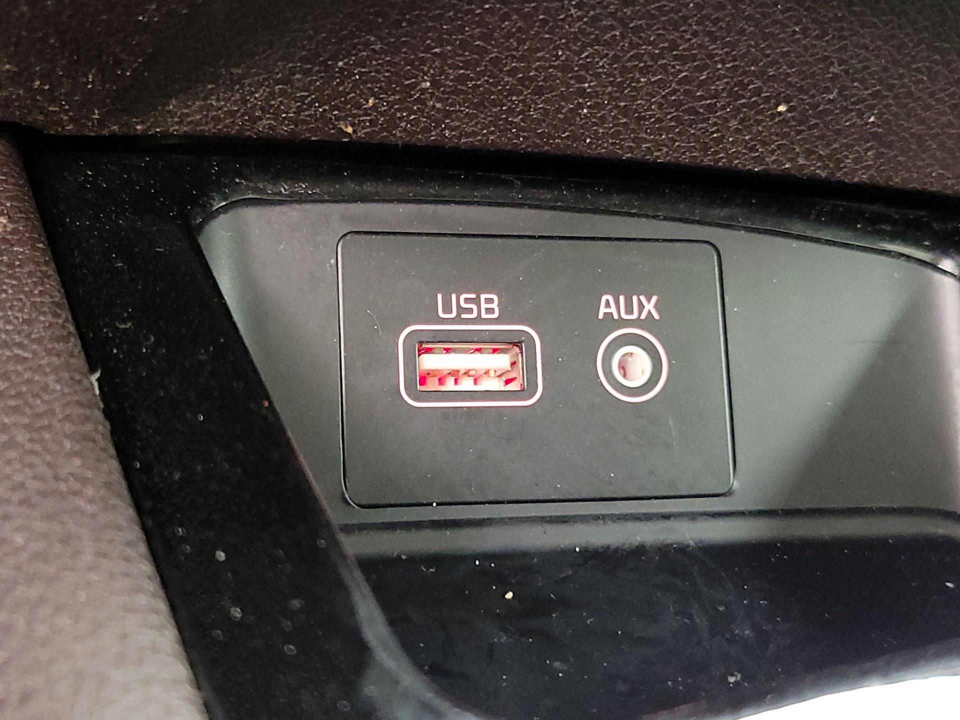 Thumbnail: 2015 Kia Sedona - 19