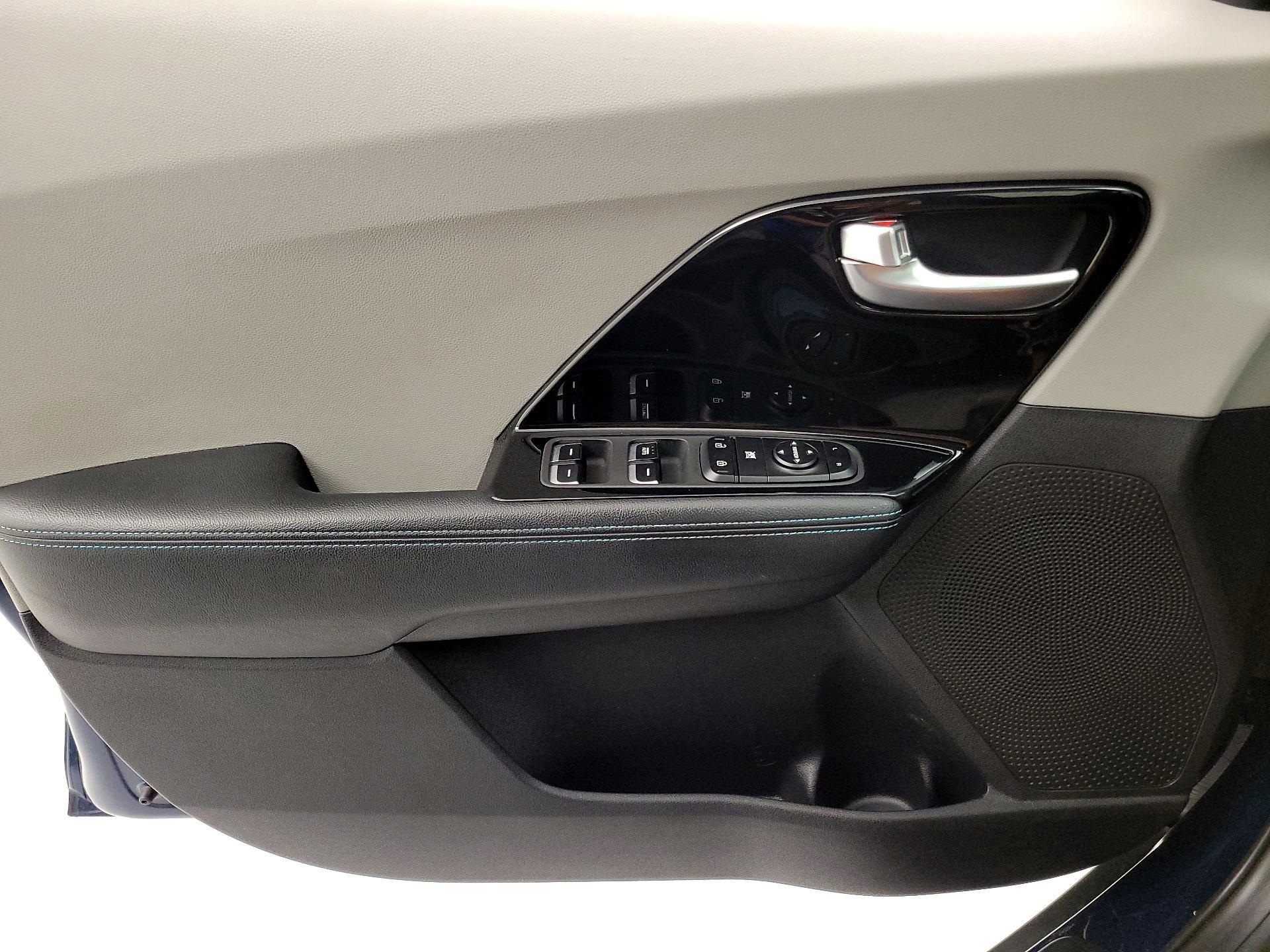 Thumbnail: 2022 Kia Niro - 12
