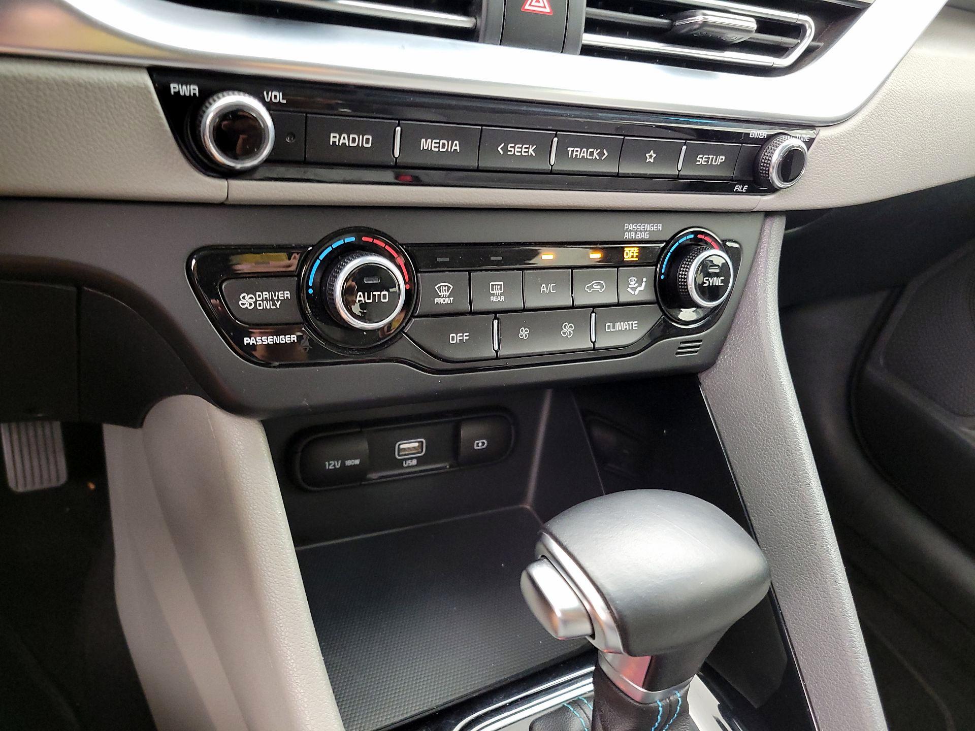 Thumbnail: 2022 Kia Niro - 16