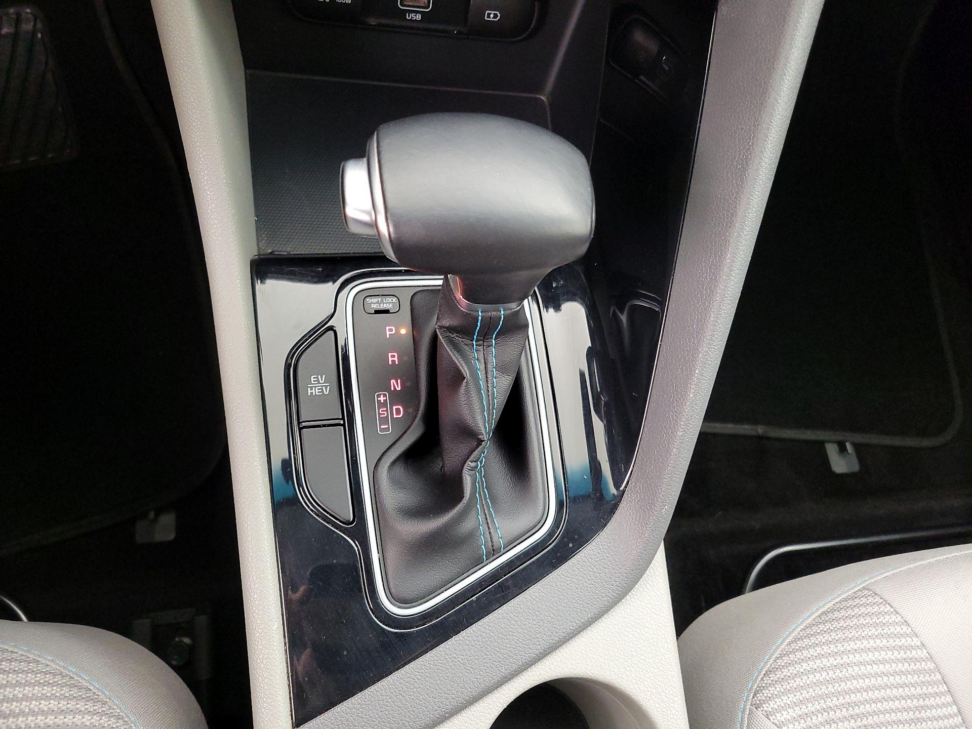 Thumbnail: 2022 Kia Niro - 17