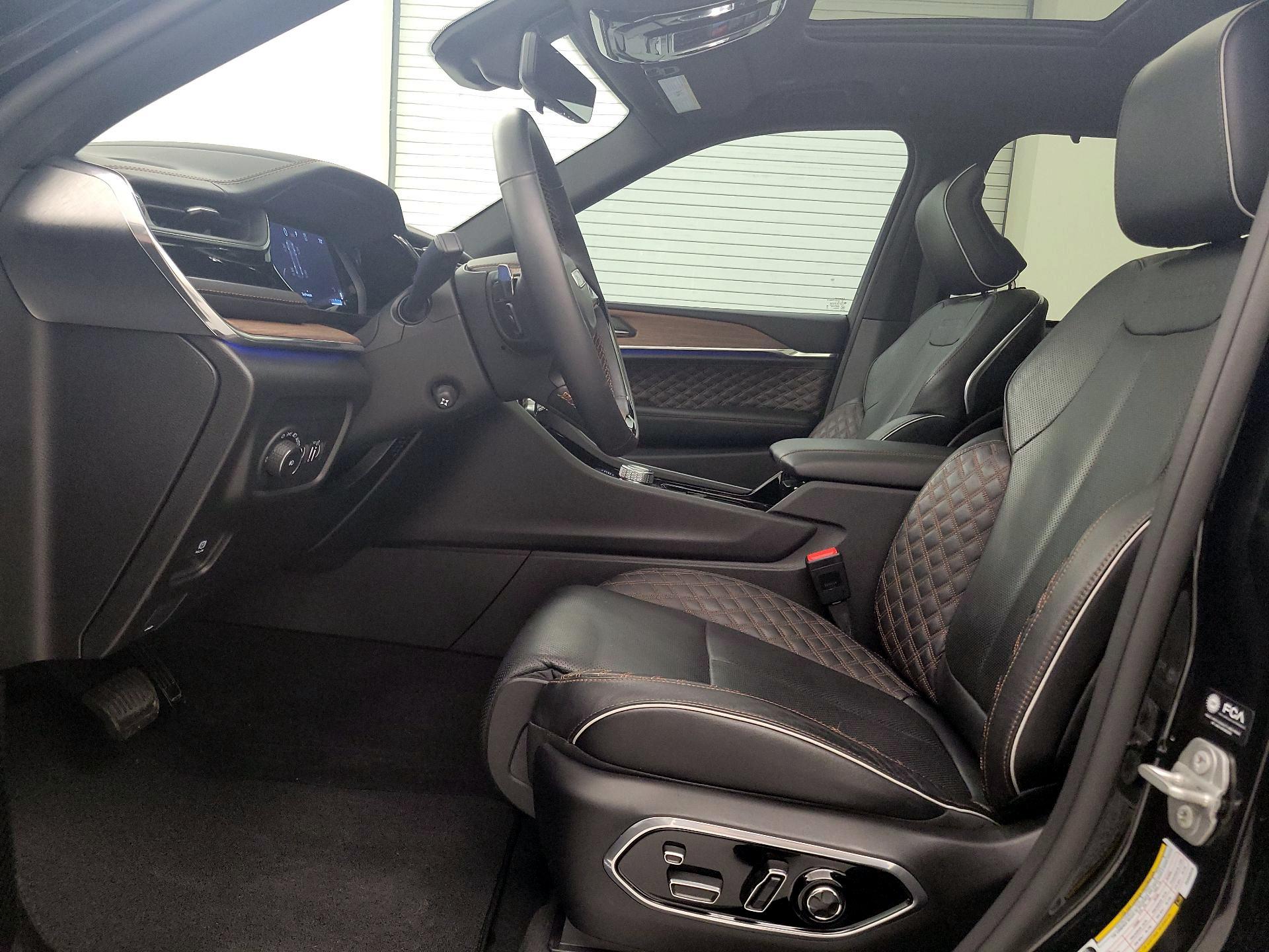 Thumbnail: 2023 Jeep Grand Cherokee - 11