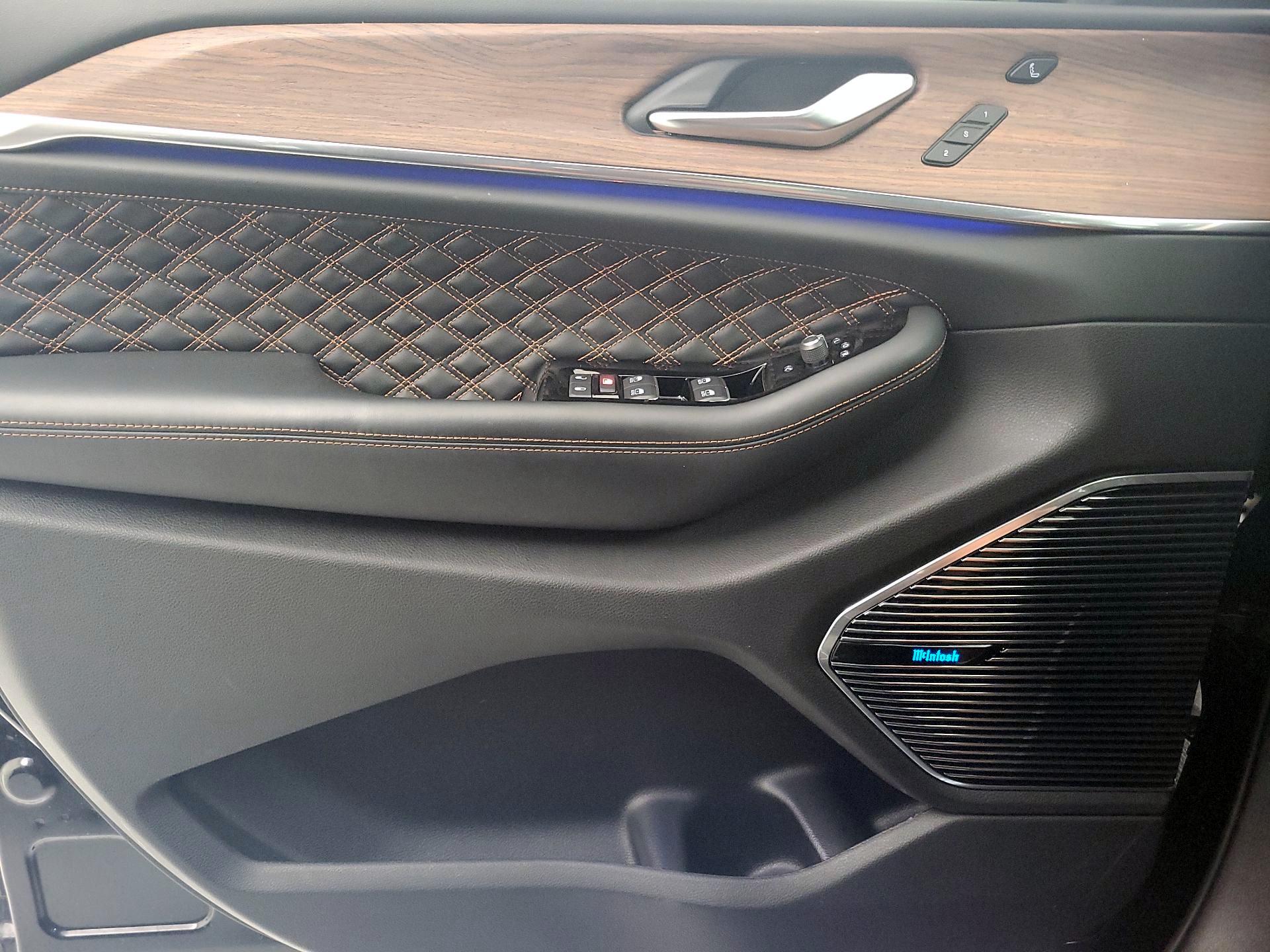 Thumbnail: 2023 Jeep Grand Cherokee - 12