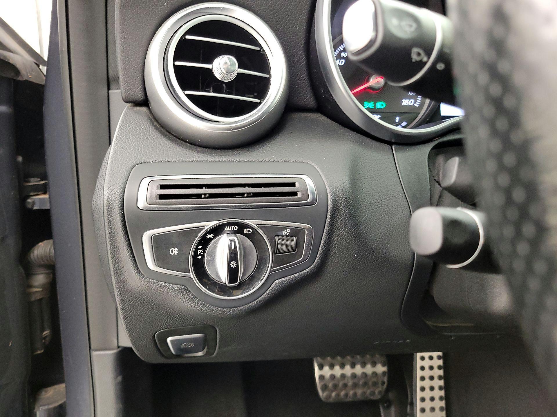 Thumbnail: 2015 Mercedes-Benz C-Class - 13