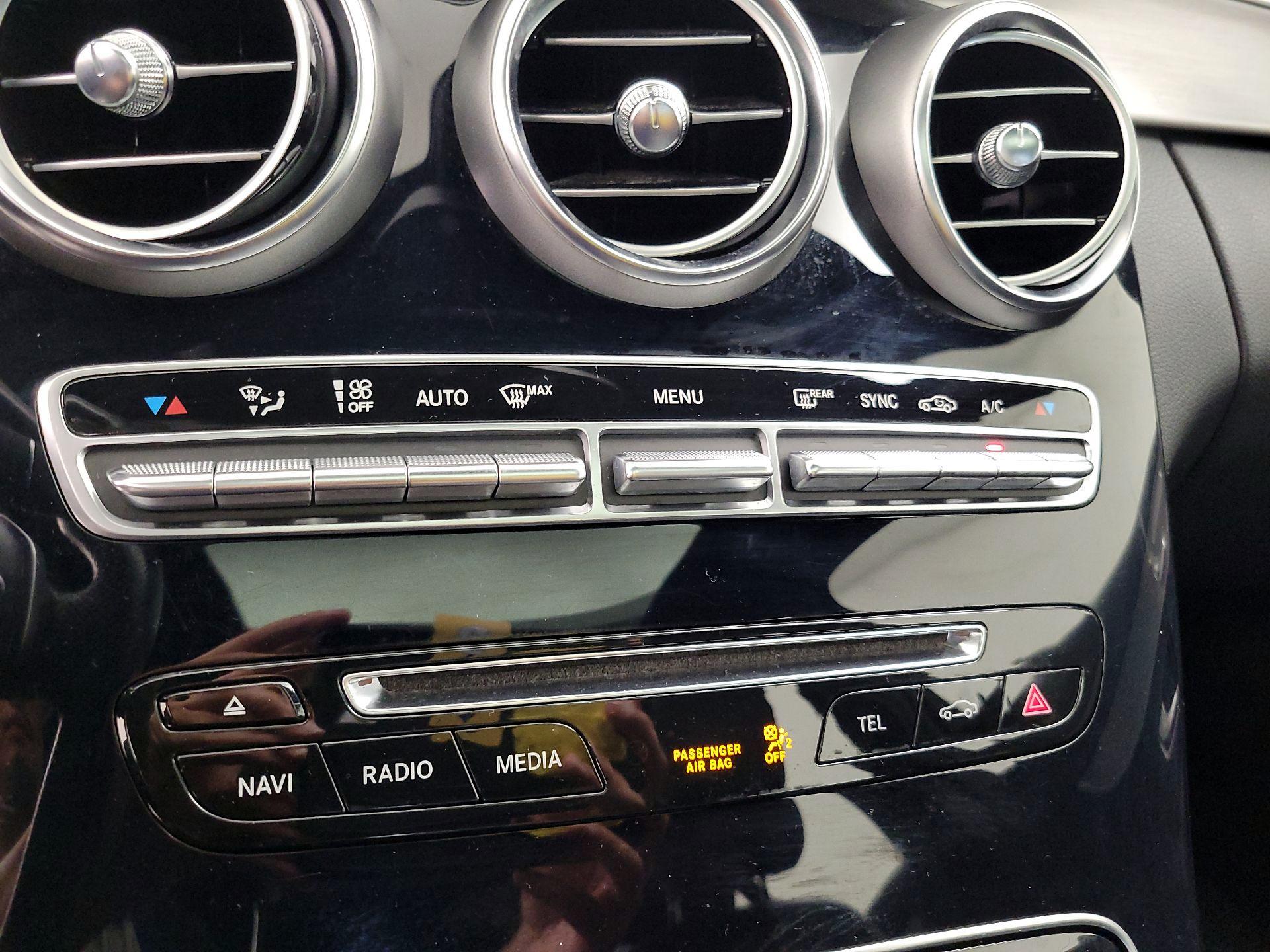 Thumbnail: 2015 Mercedes-Benz C-Class - 17