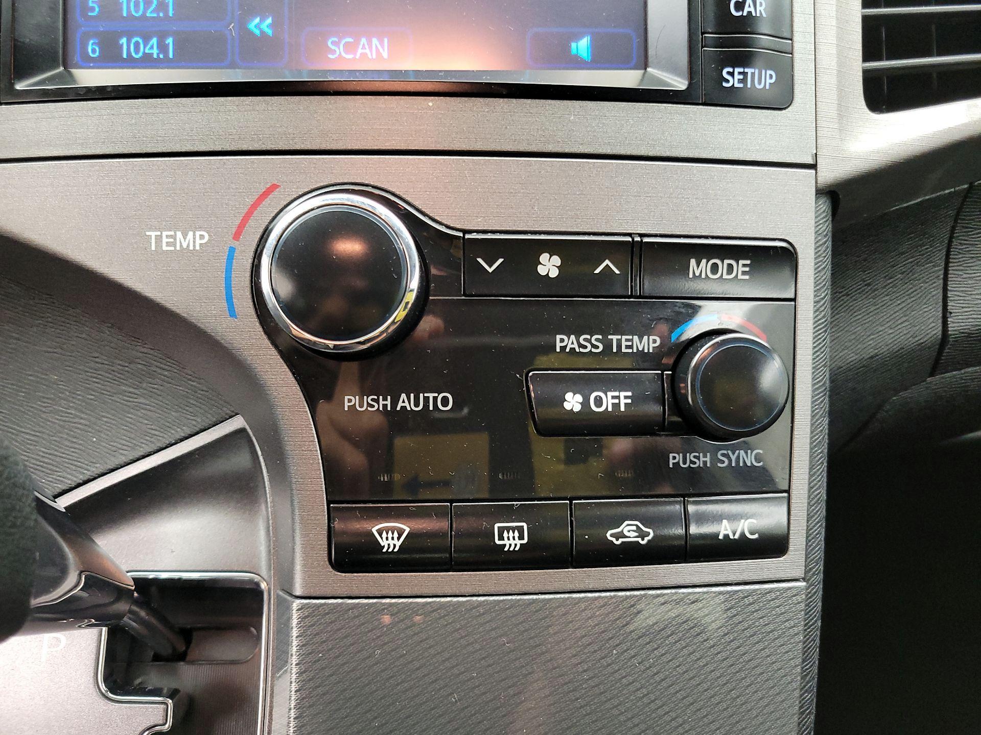 Thumbnail: 2013 Toyota Venza - 15