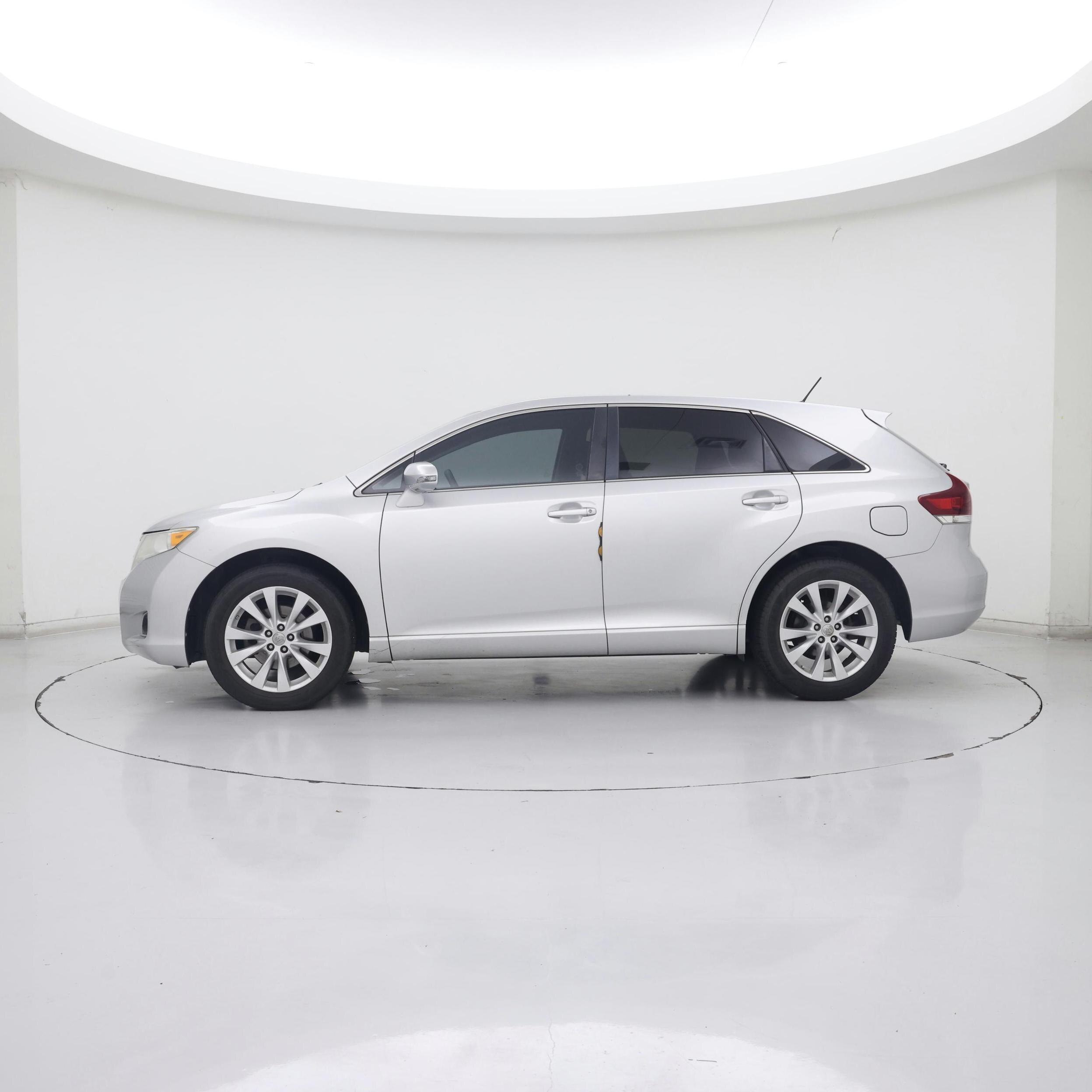 Thumbnail: 2013 Toyota Venza - 3