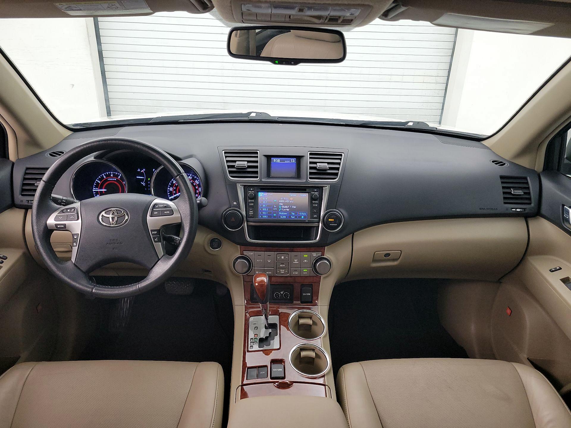 Thumbnail: 2013 Toyota Highlander - 9