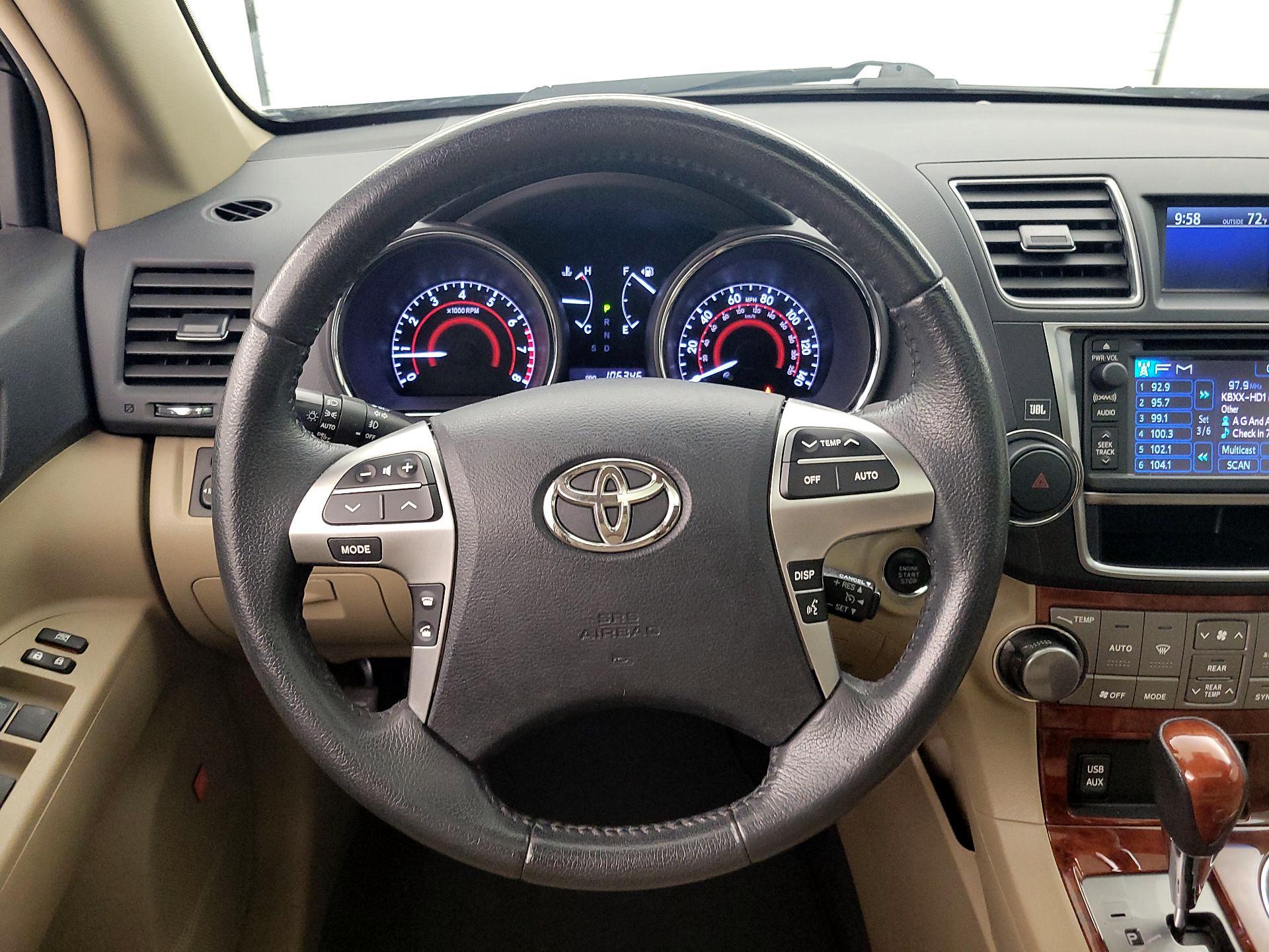 Thumbnail: 2013 Toyota Highlander - 10