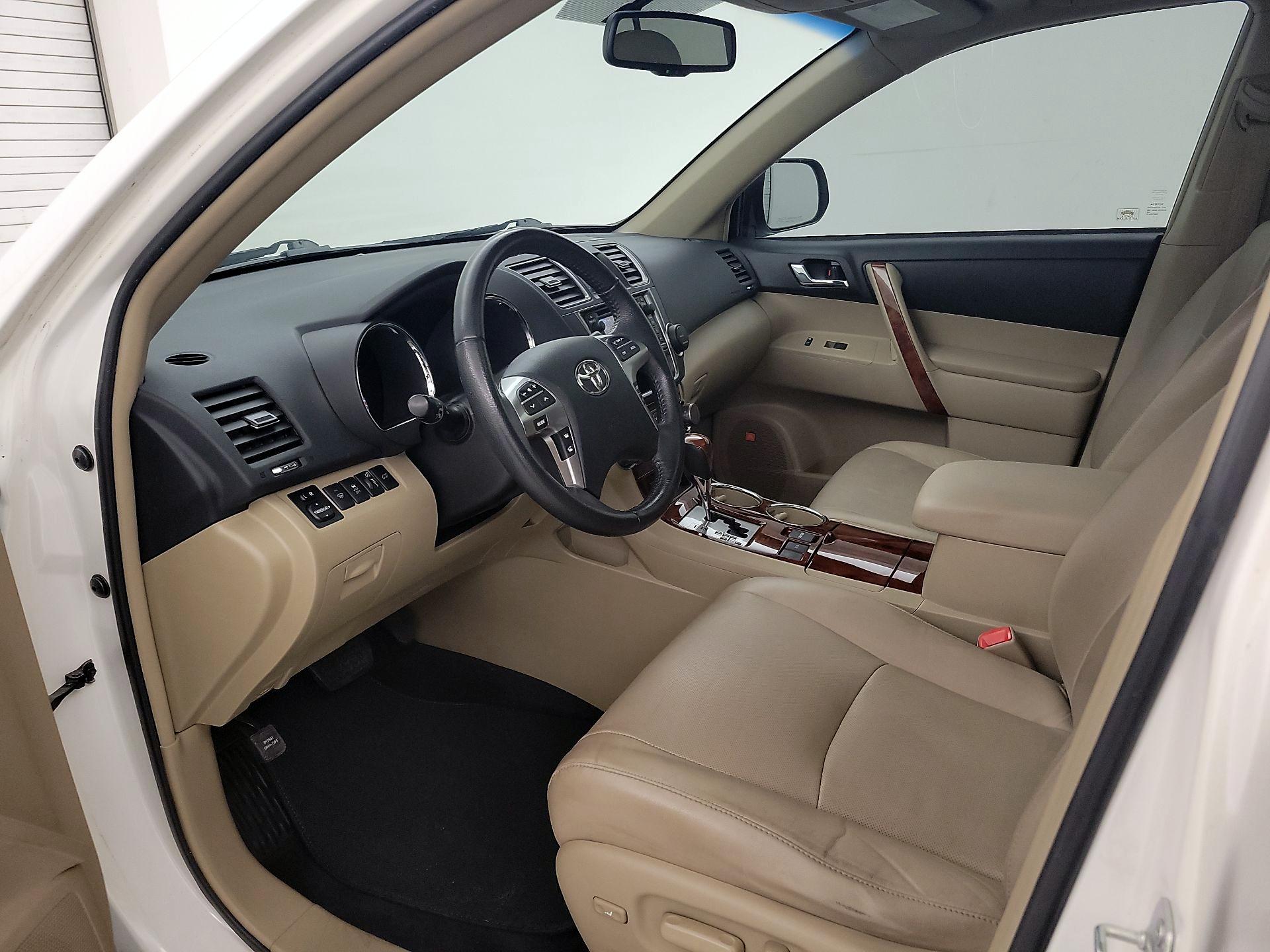 Thumbnail: 2013 Toyota Highlander - 11