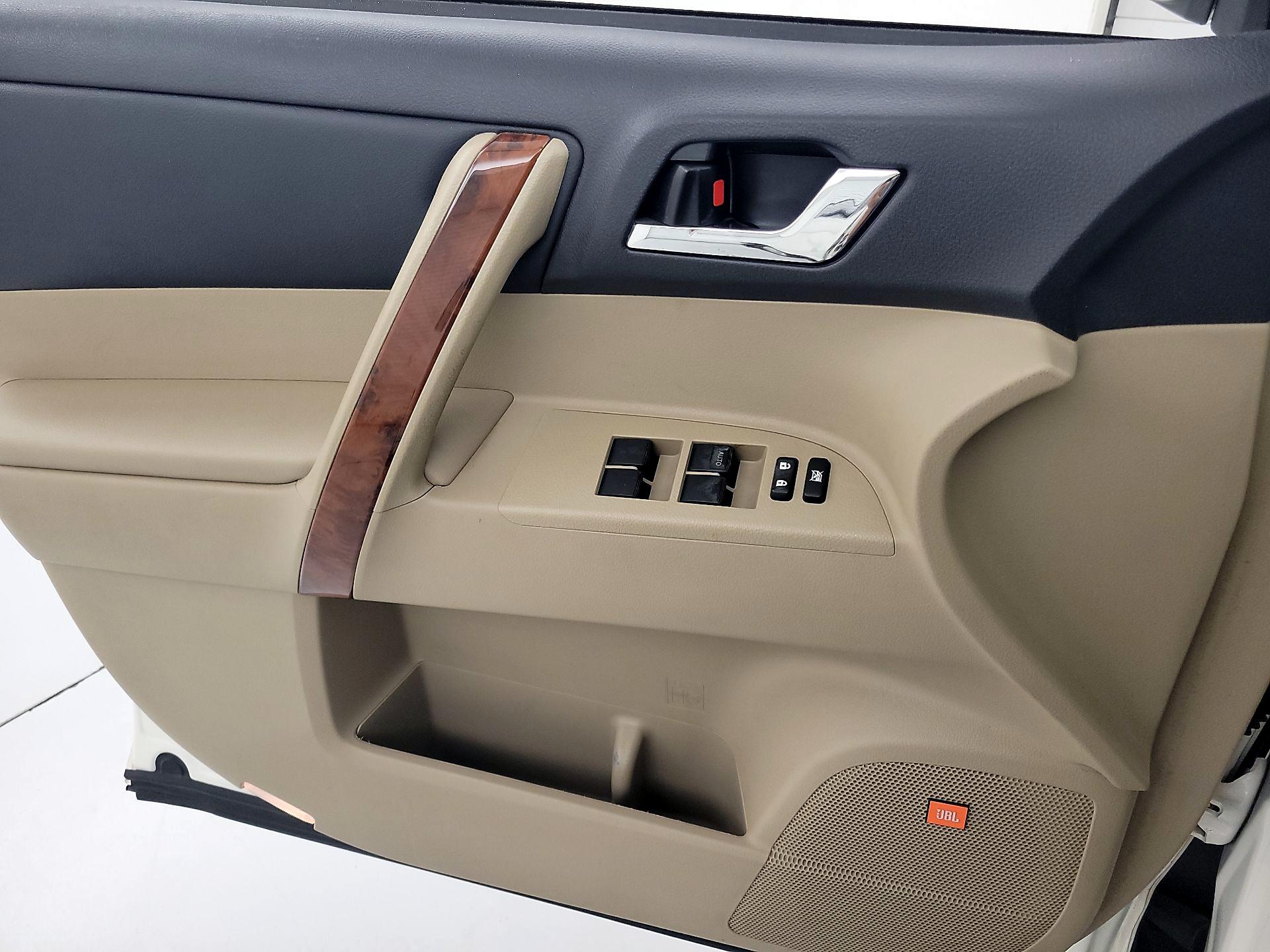Thumbnail: 2013 Toyota Highlander - 12