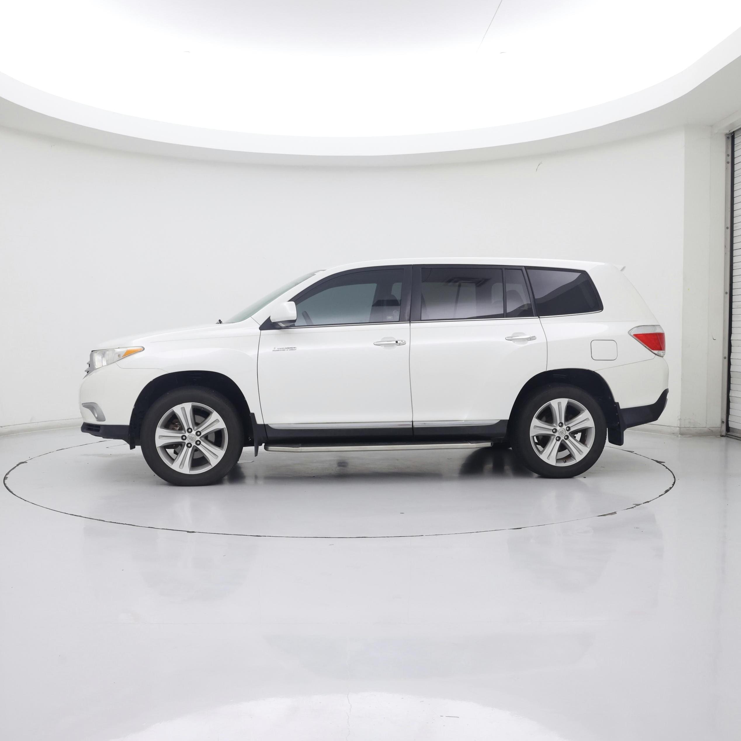Thumbnail: 2013 Toyota Highlander - 3