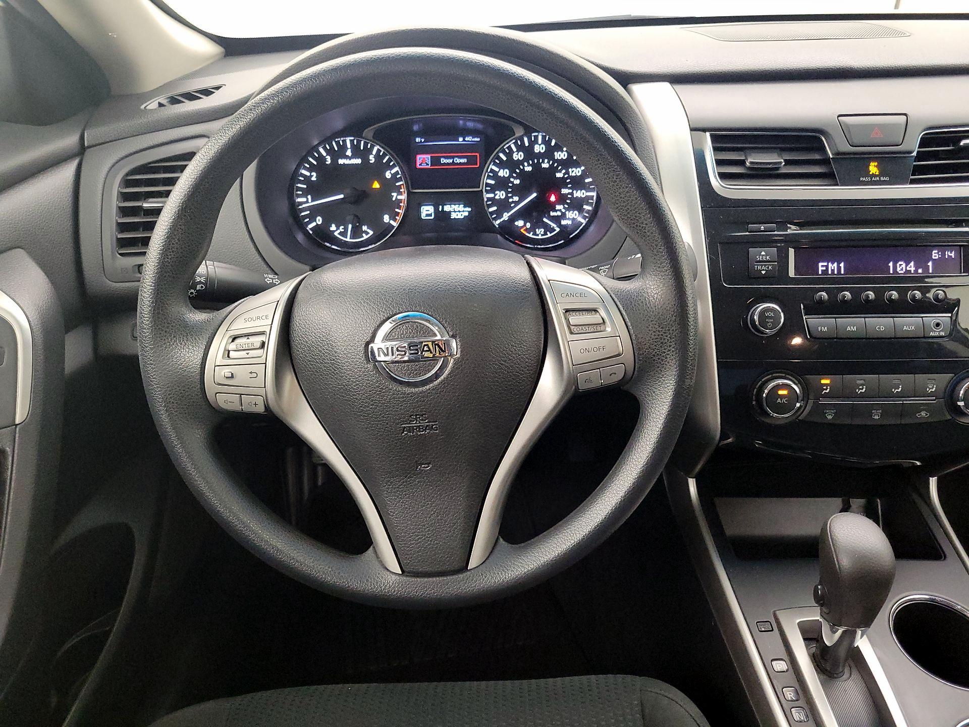 Thumbnail: 2015 Nissan Altima - 10
