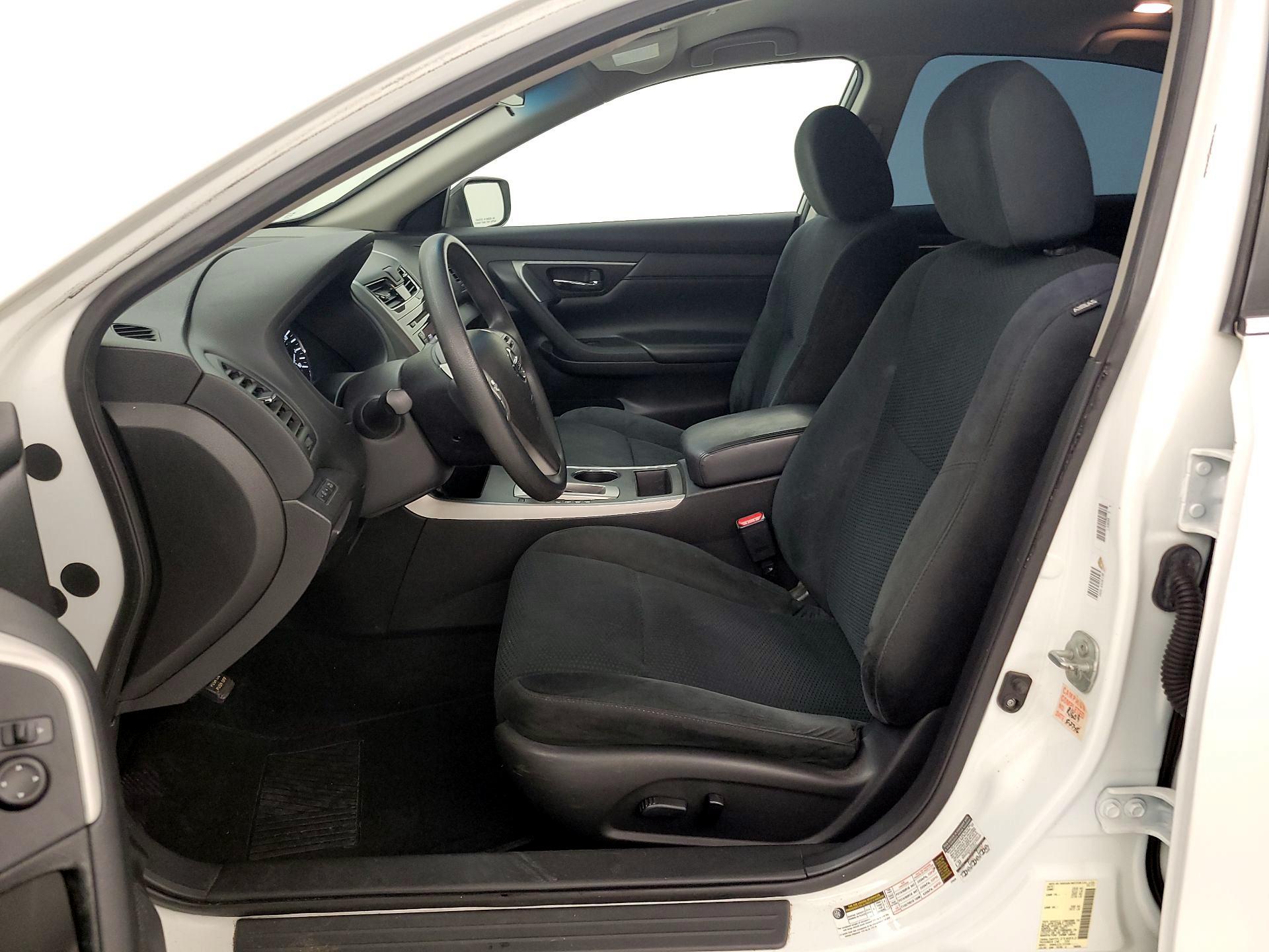 Thumbnail: 2015 Nissan Altima - 11