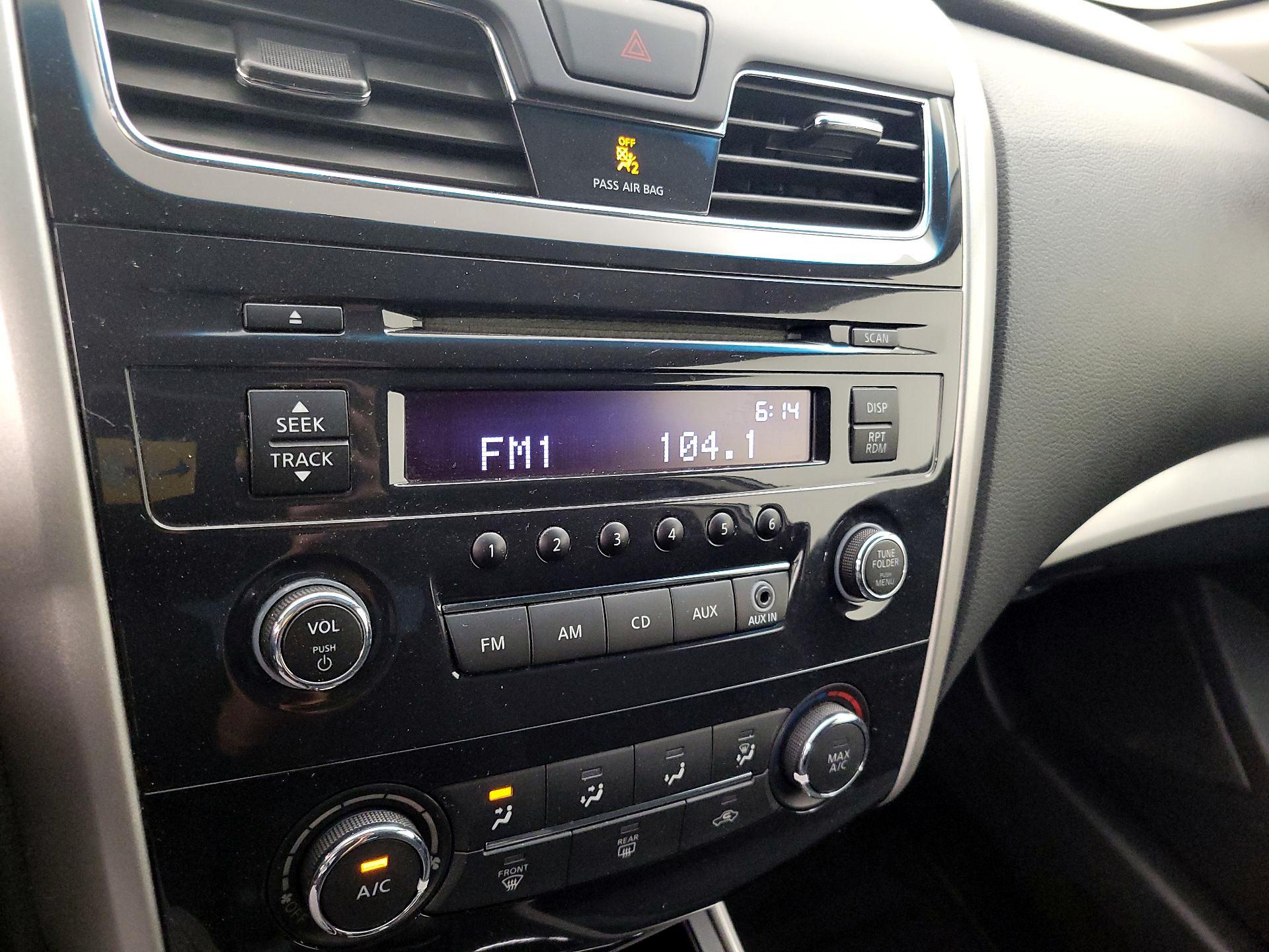 Thumbnail: 2015 Nissan Altima - 14