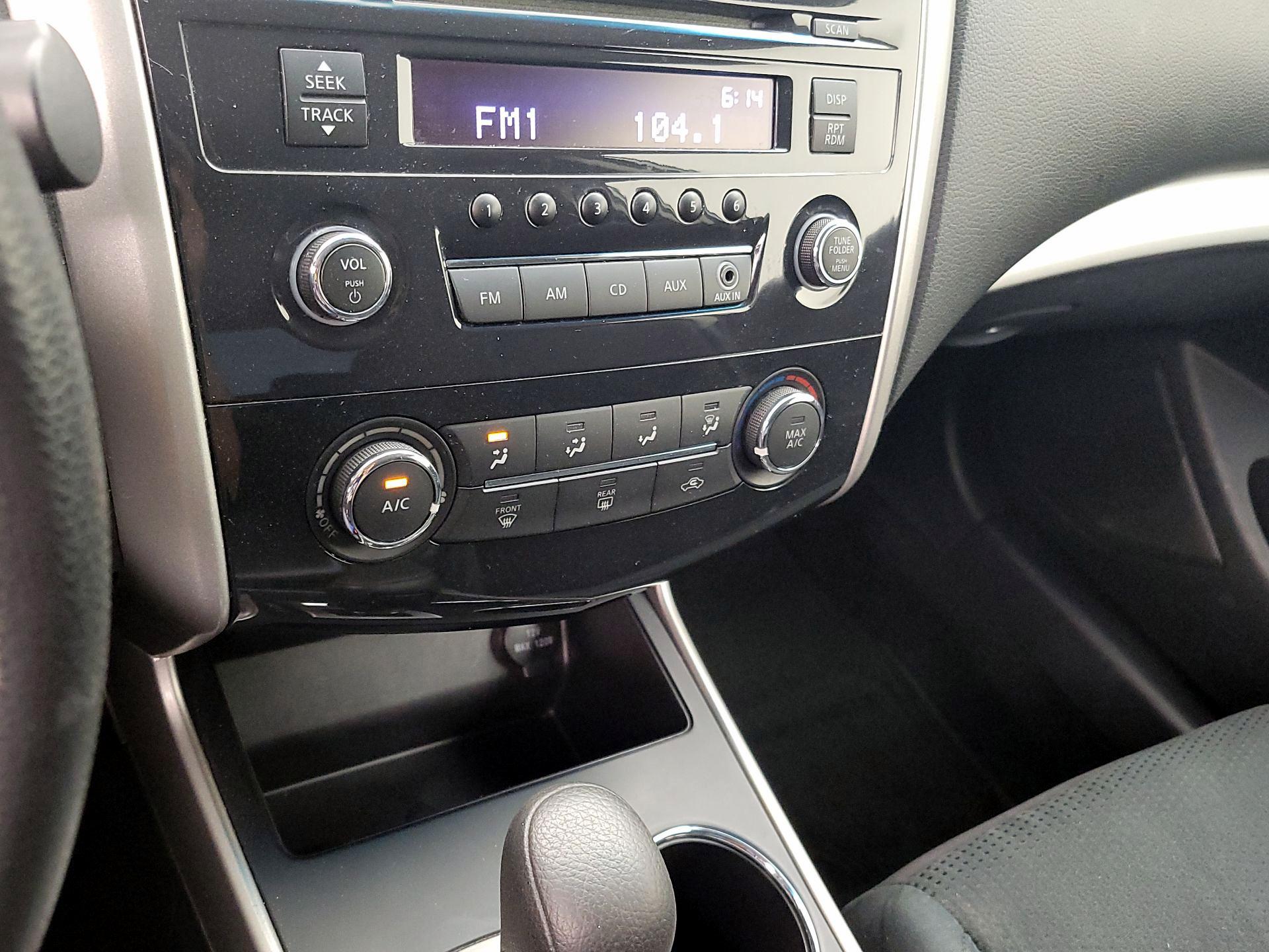 Thumbnail: 2015 Nissan Altima - 15
