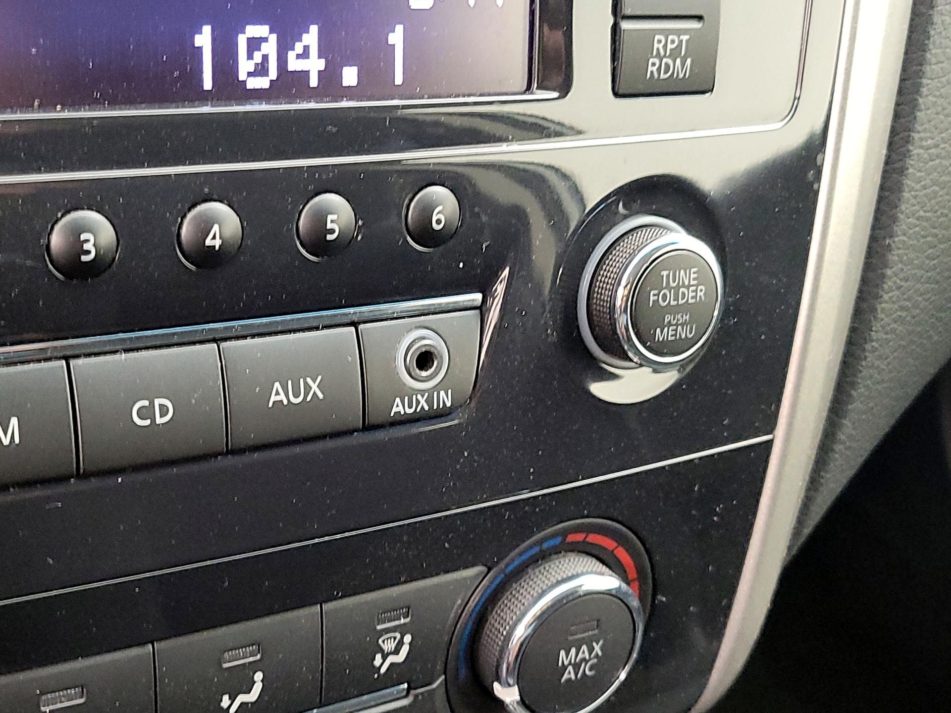 Thumbnail: 2015 Nissan Altima - 17