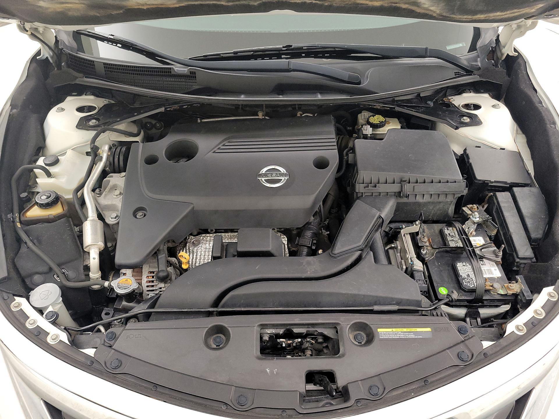 Thumbnail: 2015 Nissan Altima - 20