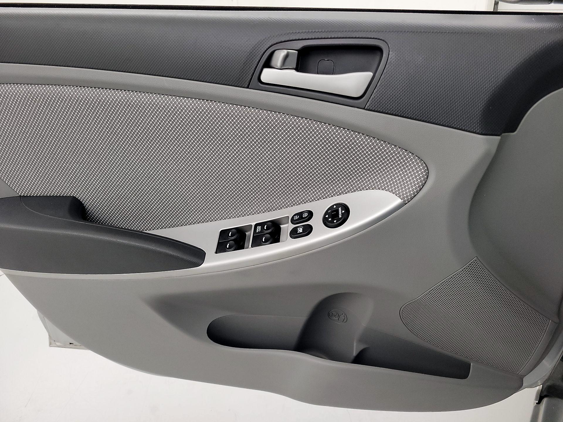 Thumbnail: 2014 Hyundai Accent - 12