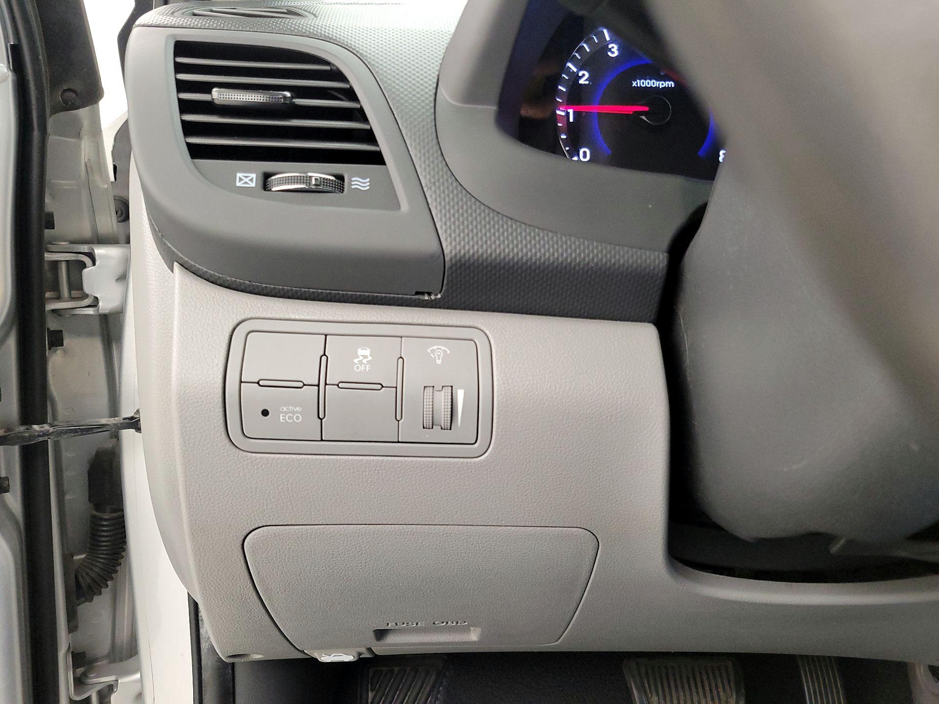 Thumbnail: 2014 Hyundai Accent - 13