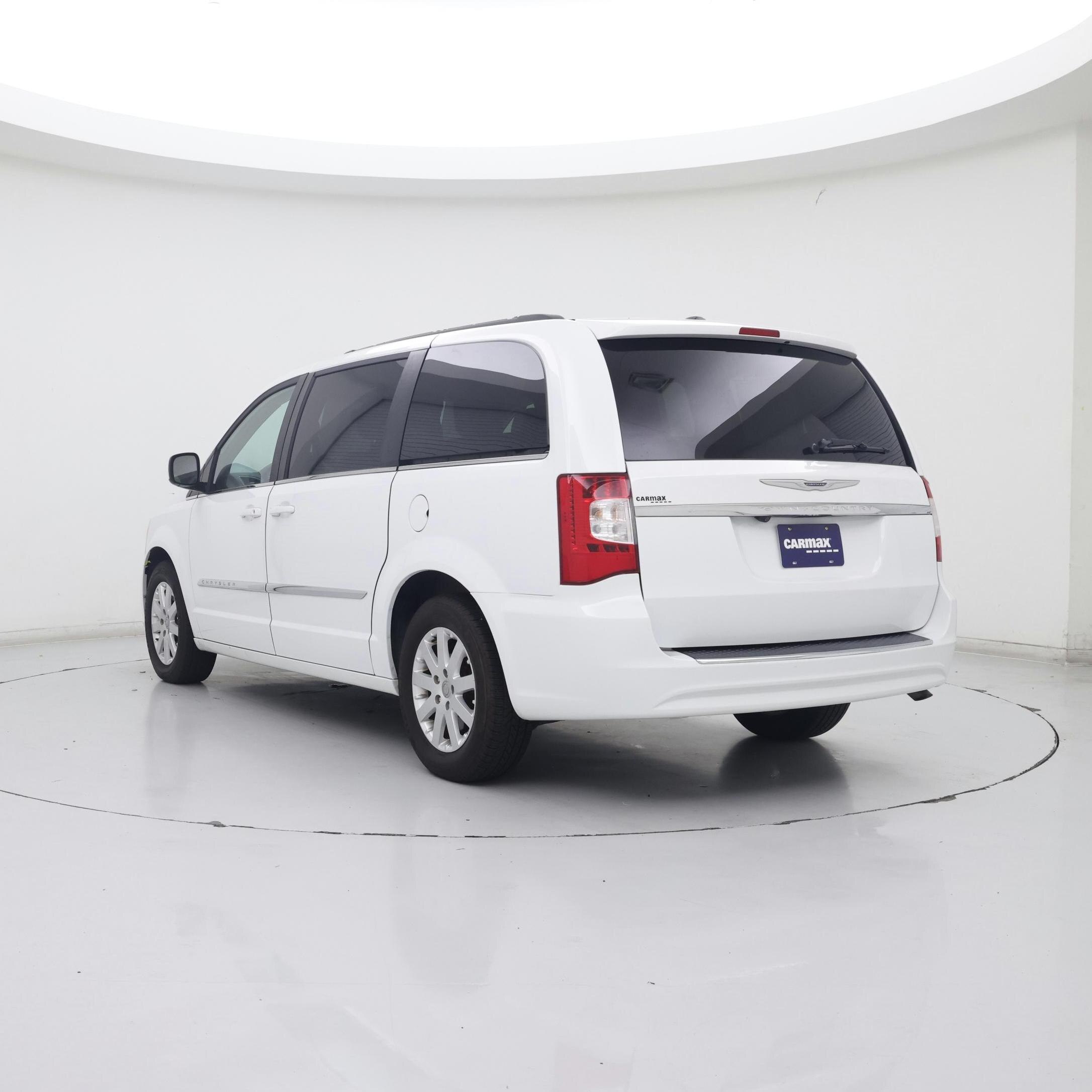 Thumbnail: 2014 Chrysler Town & Country - 2