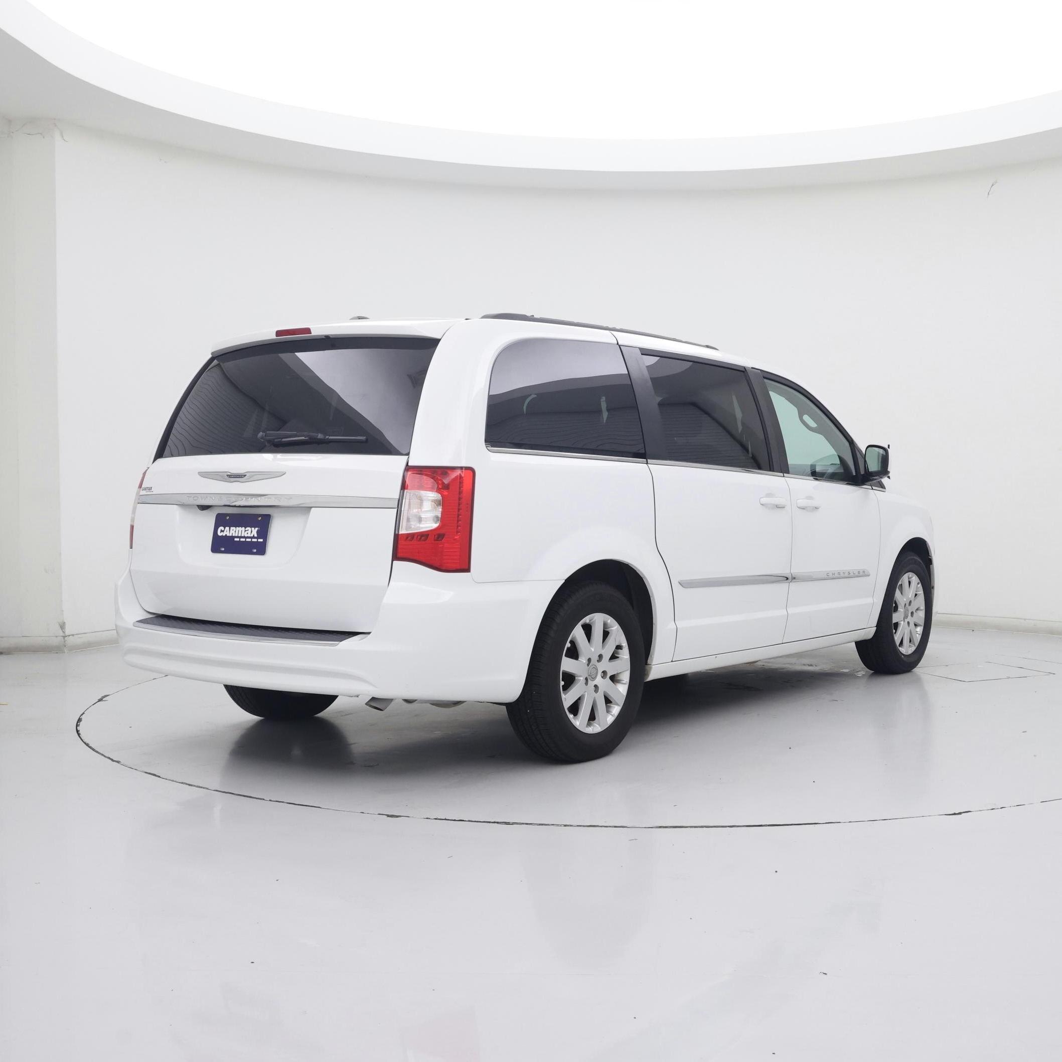 Thumbnail: 2014 Chrysler Town & Country - 8