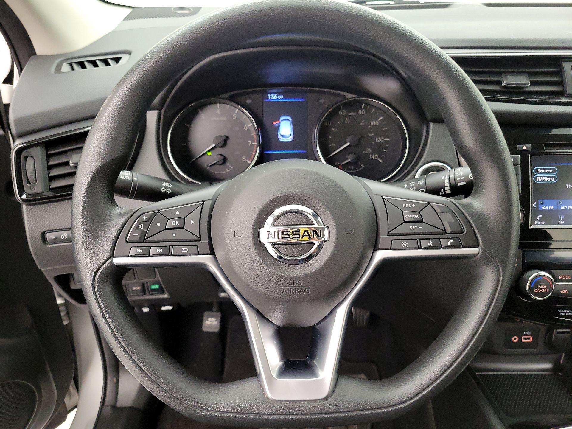 Thumbnail: 2020 Nissan Rogue Sport - 10