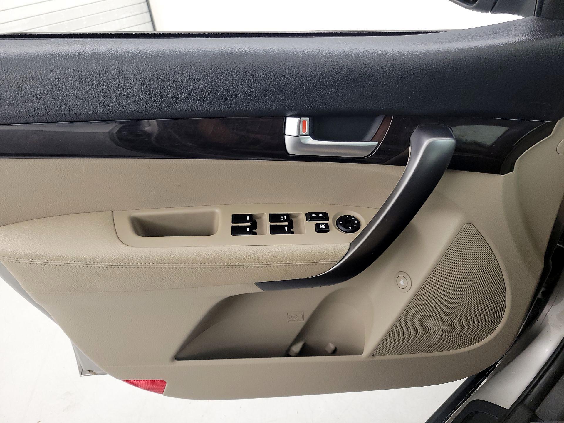 Thumbnail: 2014 Kia Sorento - 12