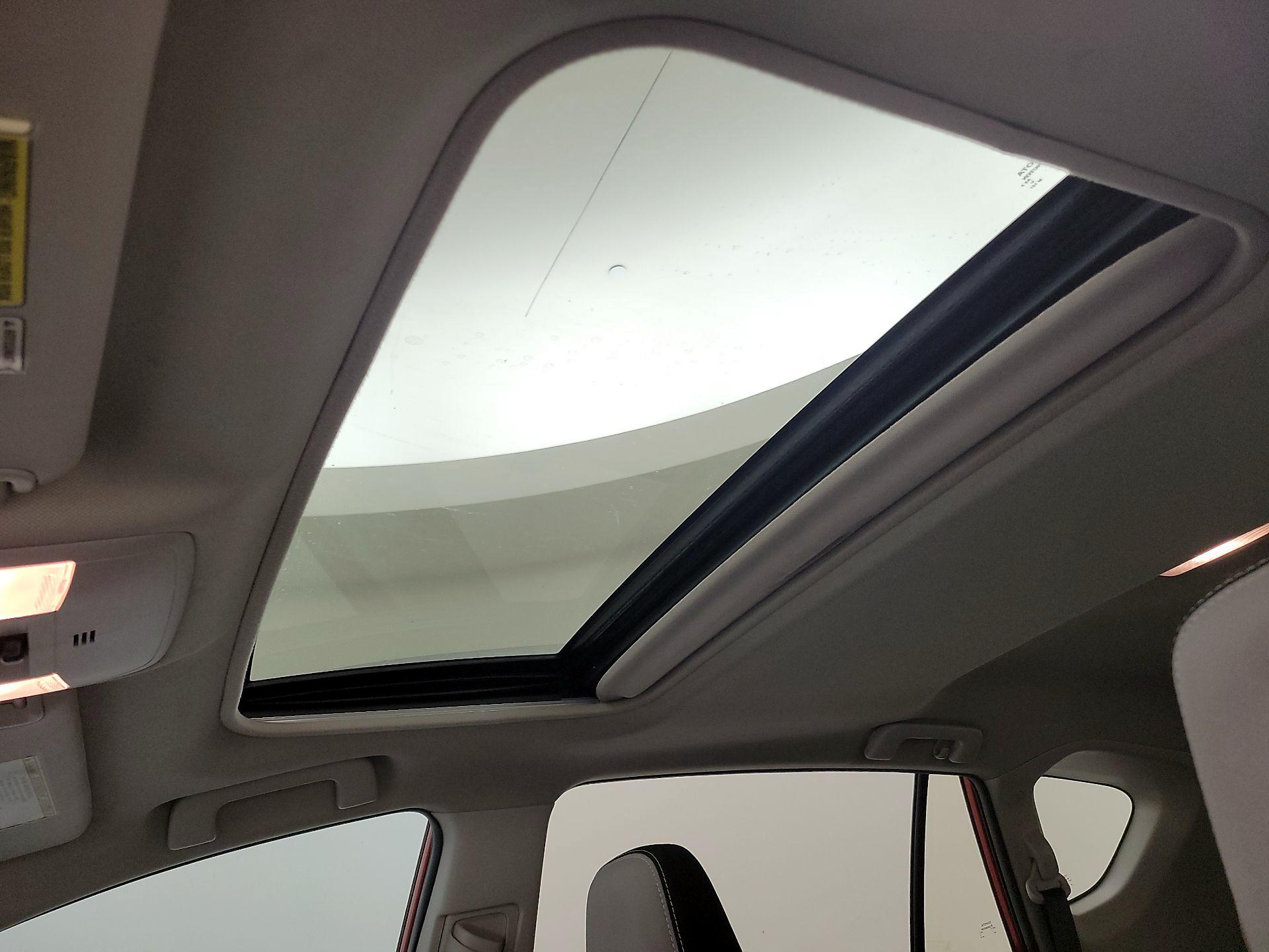 Thumbnail: 2016 Toyota RAV4 - 19