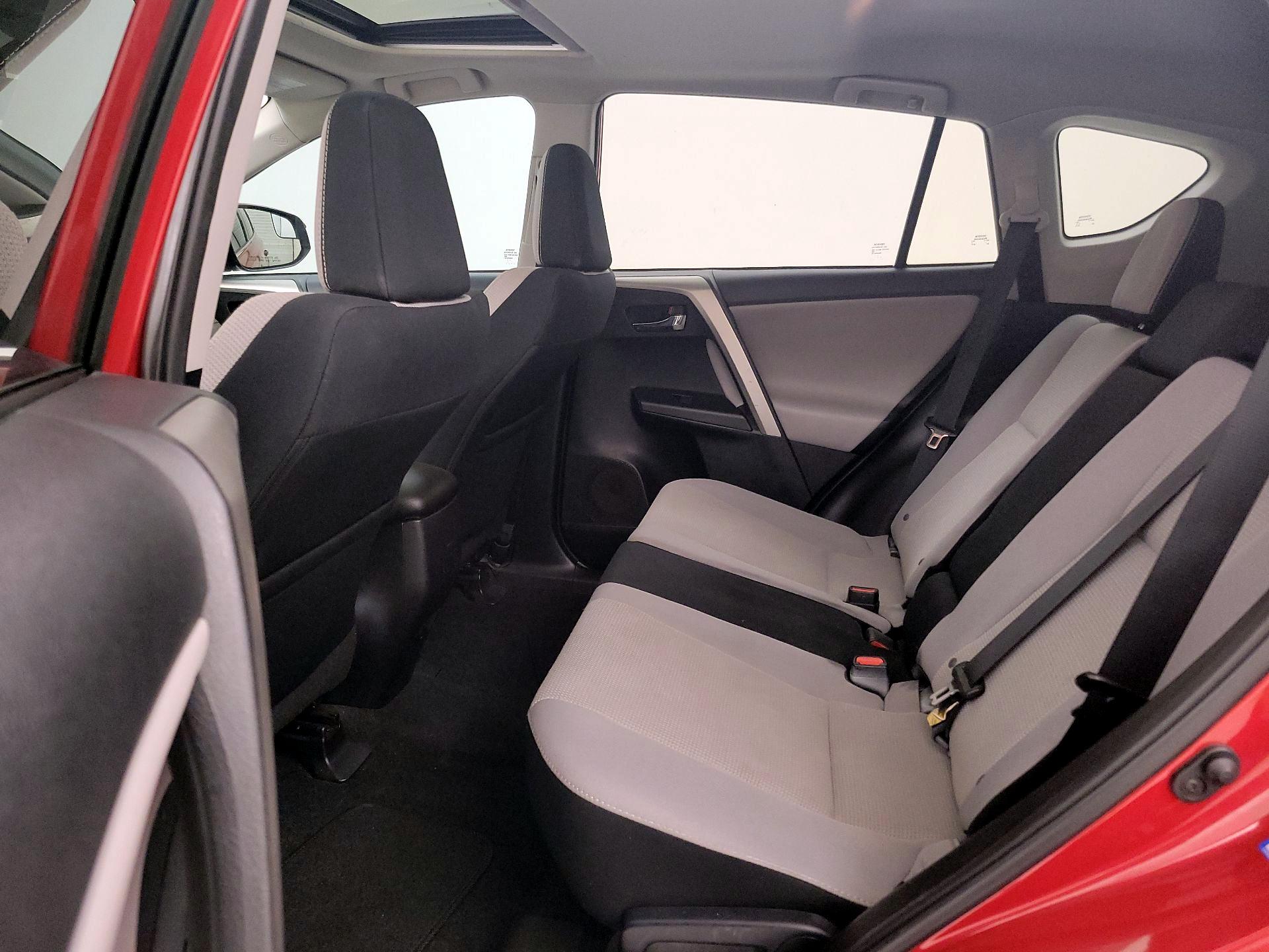 Thumbnail: 2016 Toyota RAV4 - 20