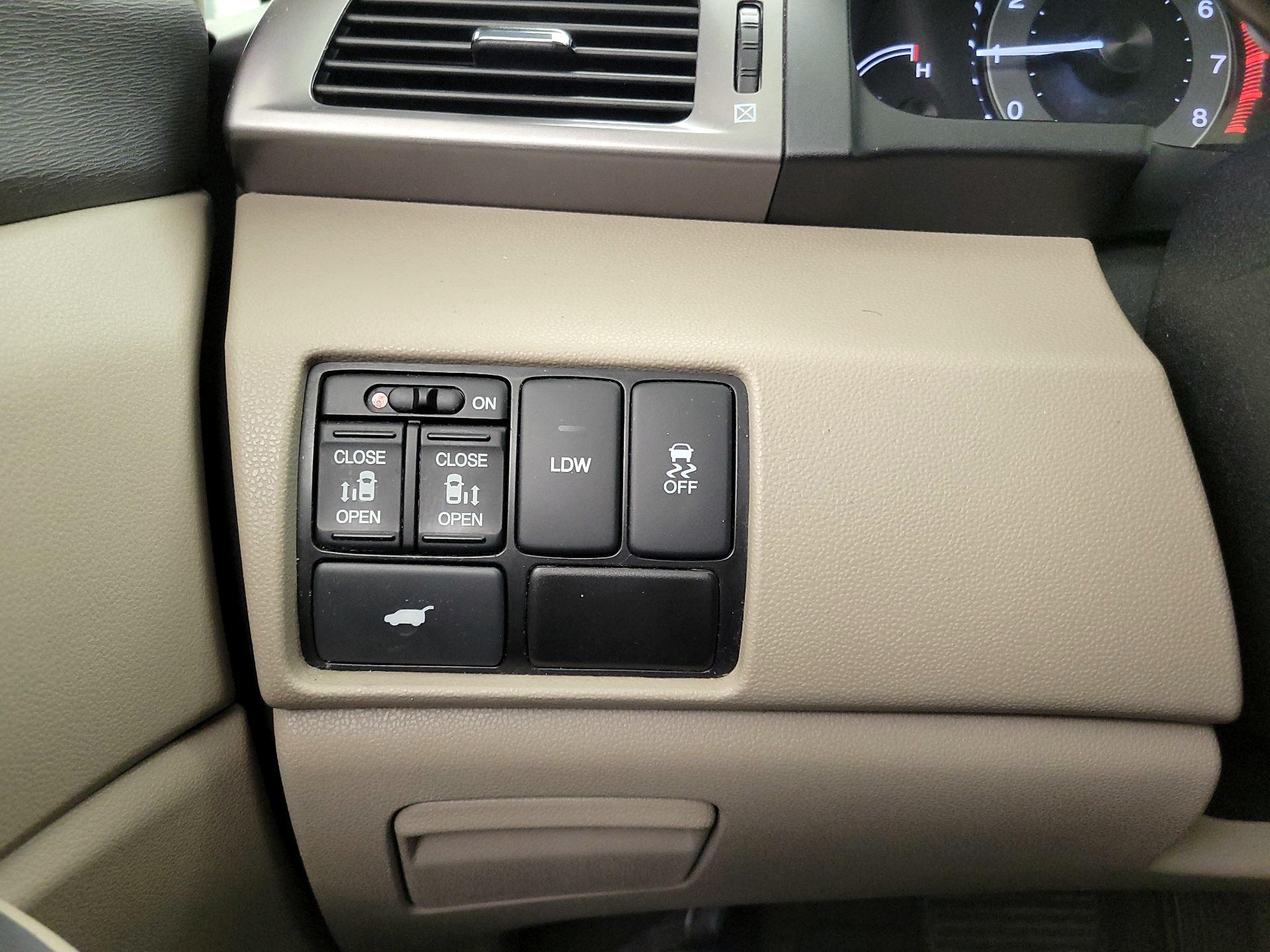 Thumbnail: 2015 Honda Odyssey - 13