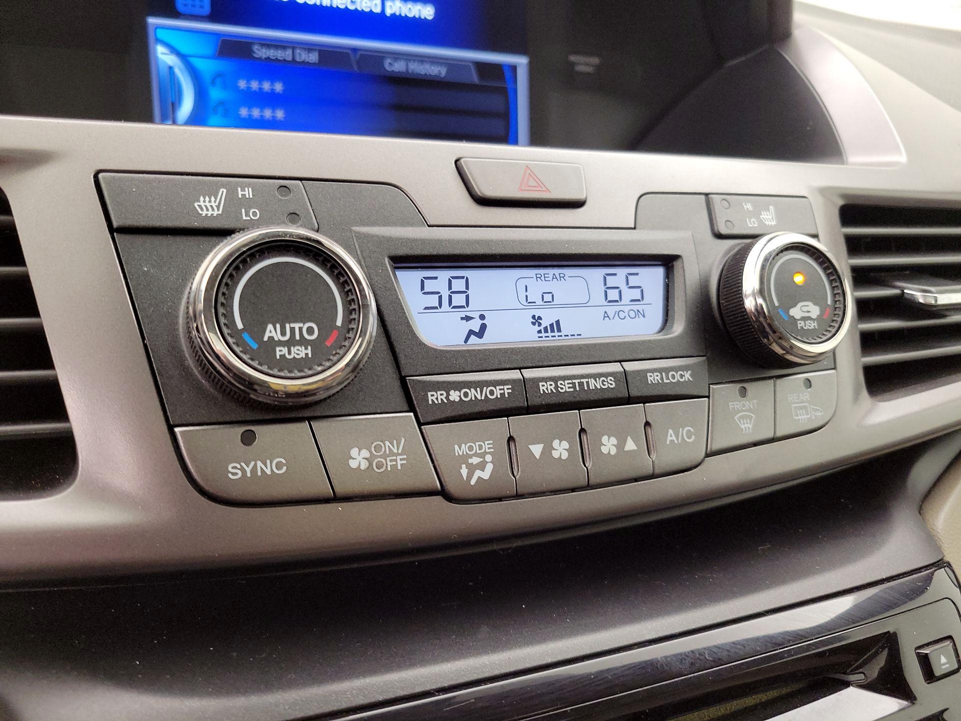 Thumbnail: 2015 Honda Odyssey - 16