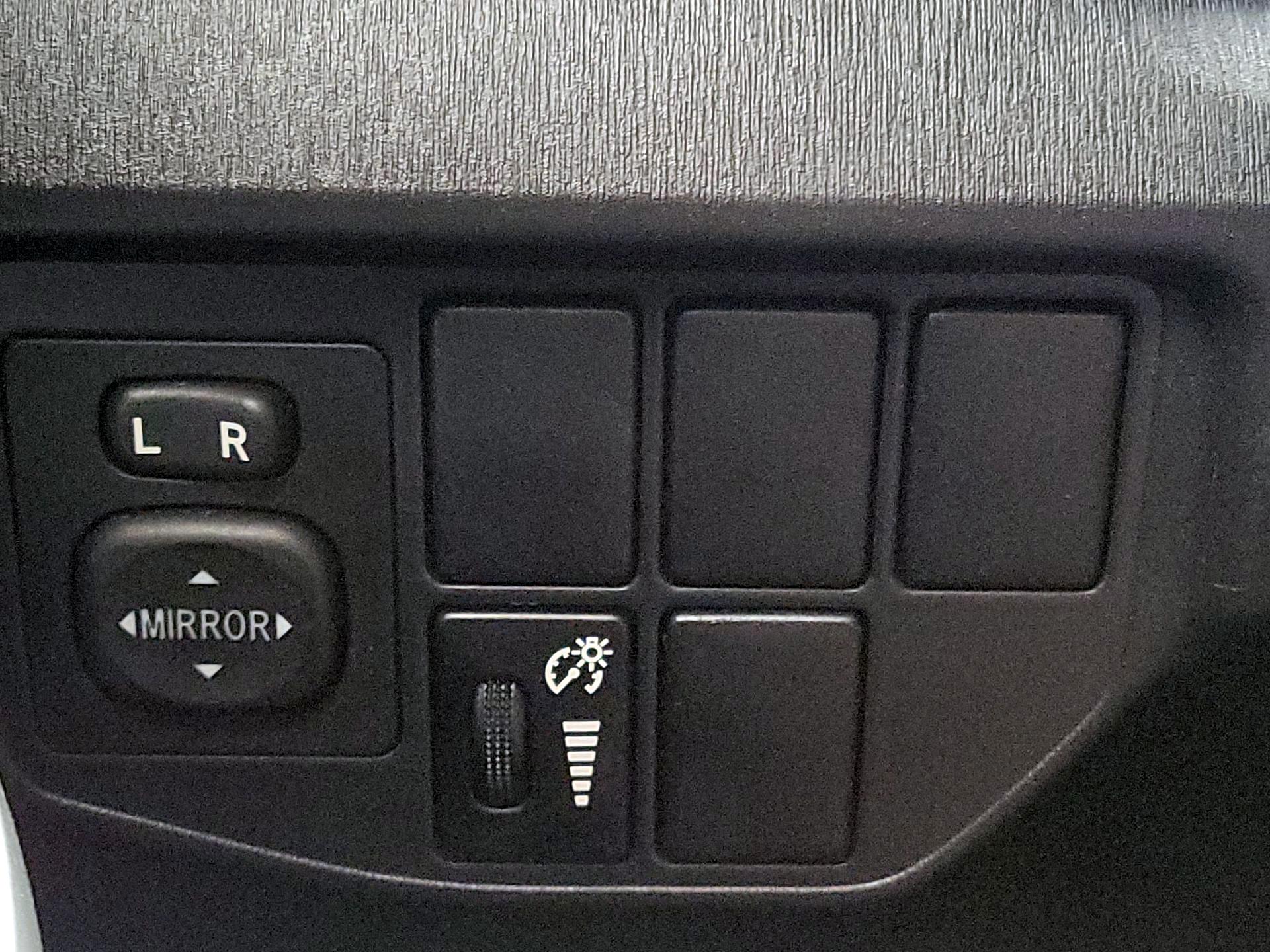 Thumbnail: 2013 Toyota Prius - 13