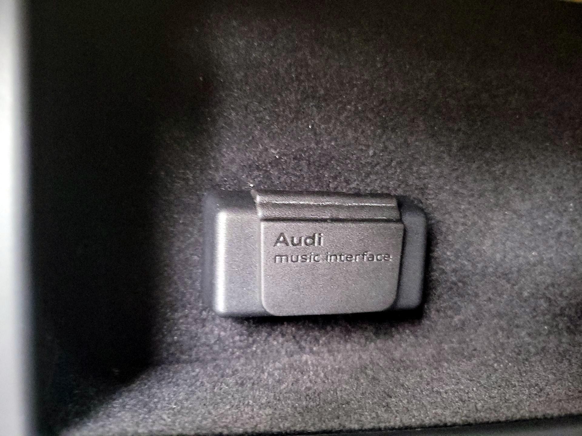 Thumbnail: 2014 Audi A8 - 19