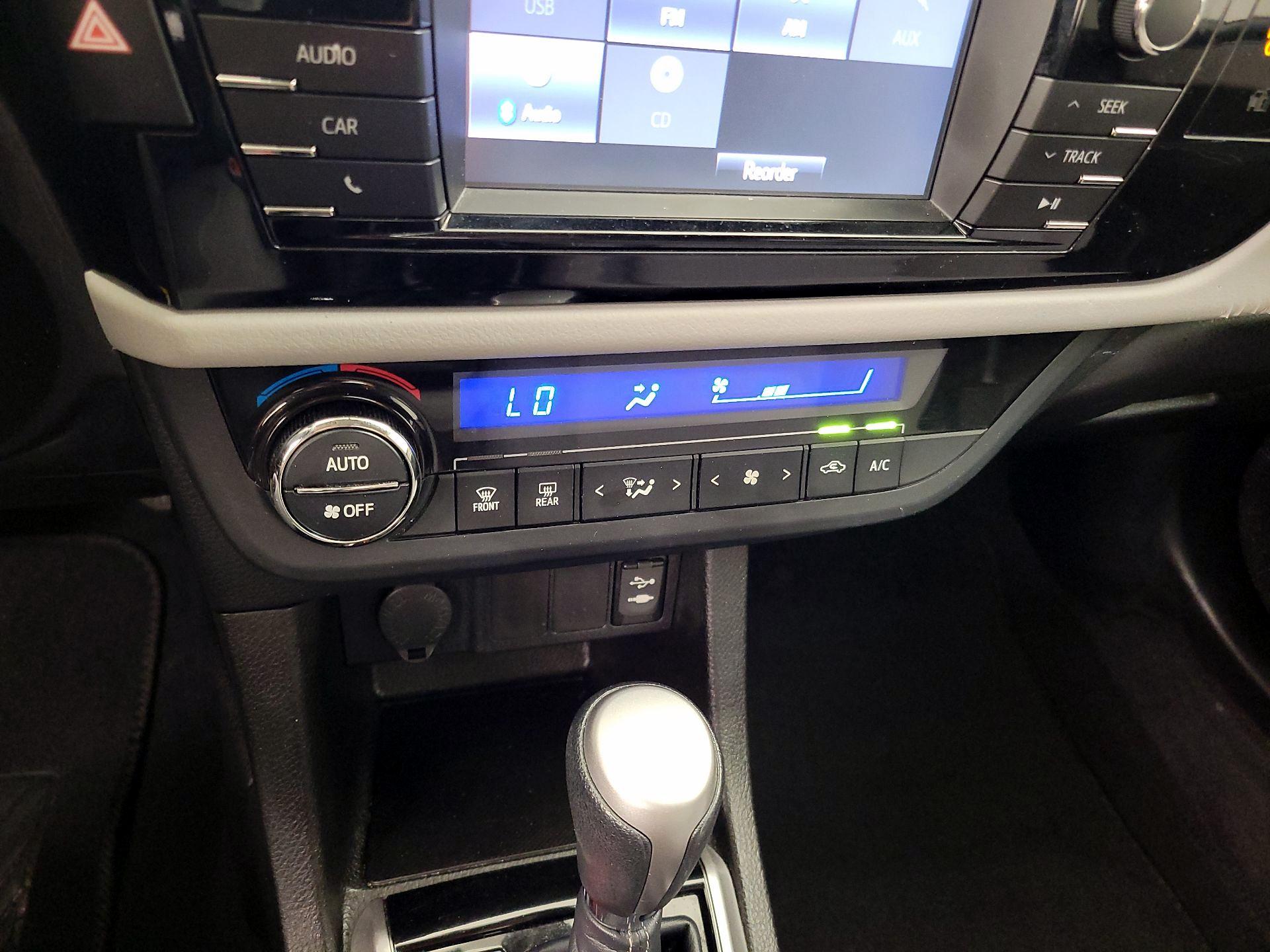 Thumbnail: 2015 Toyota Corolla - 16