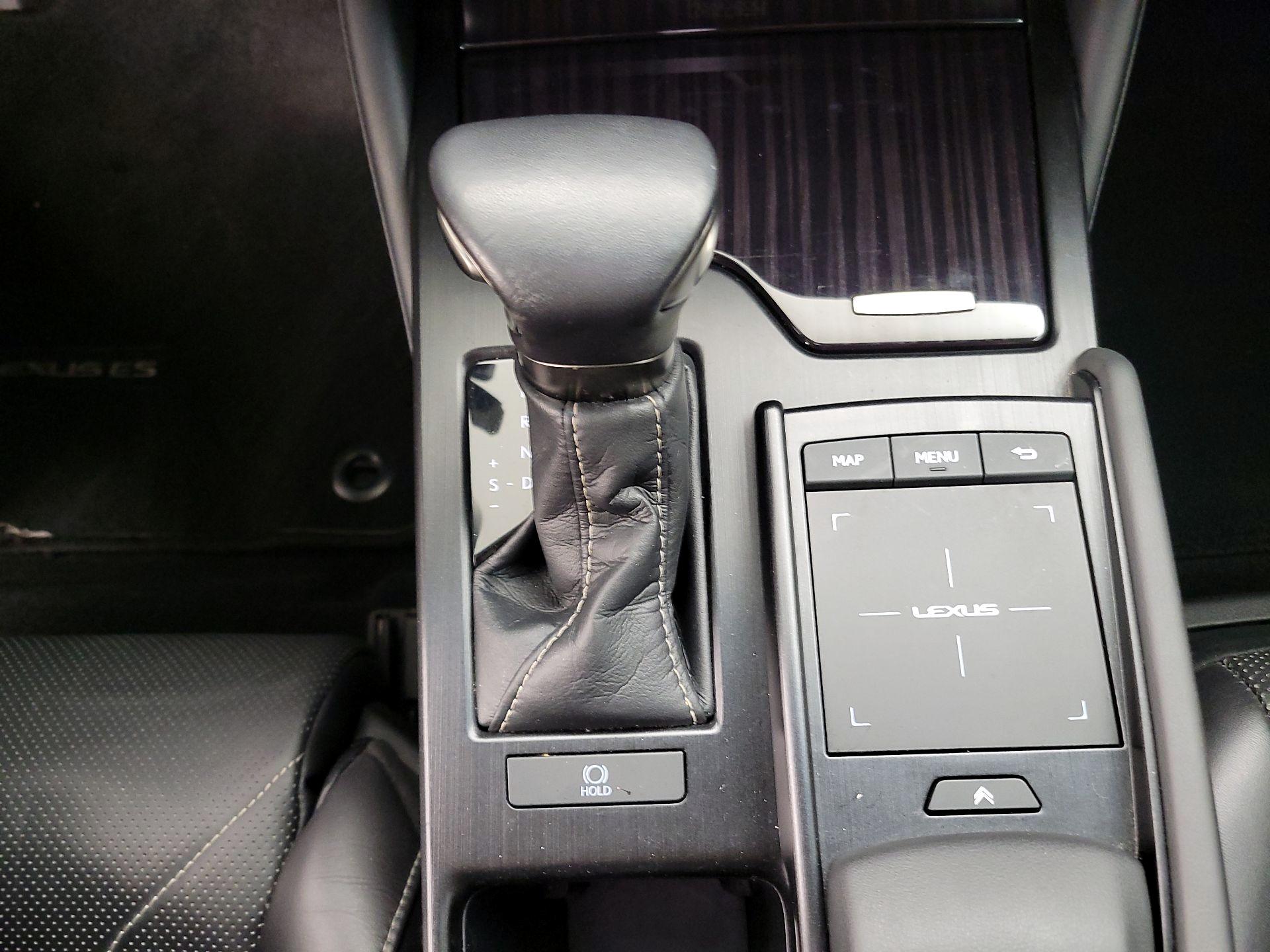 Thumbnail: 2021 Lexus ES - 18