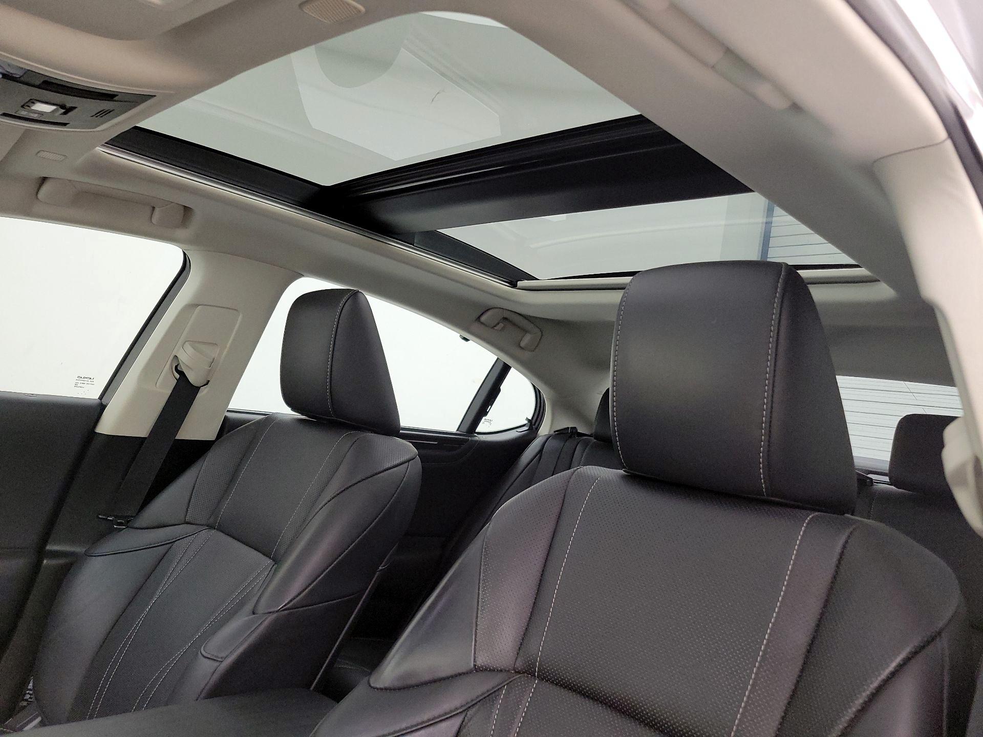 Thumbnail: 2021 Lexus ES - 20