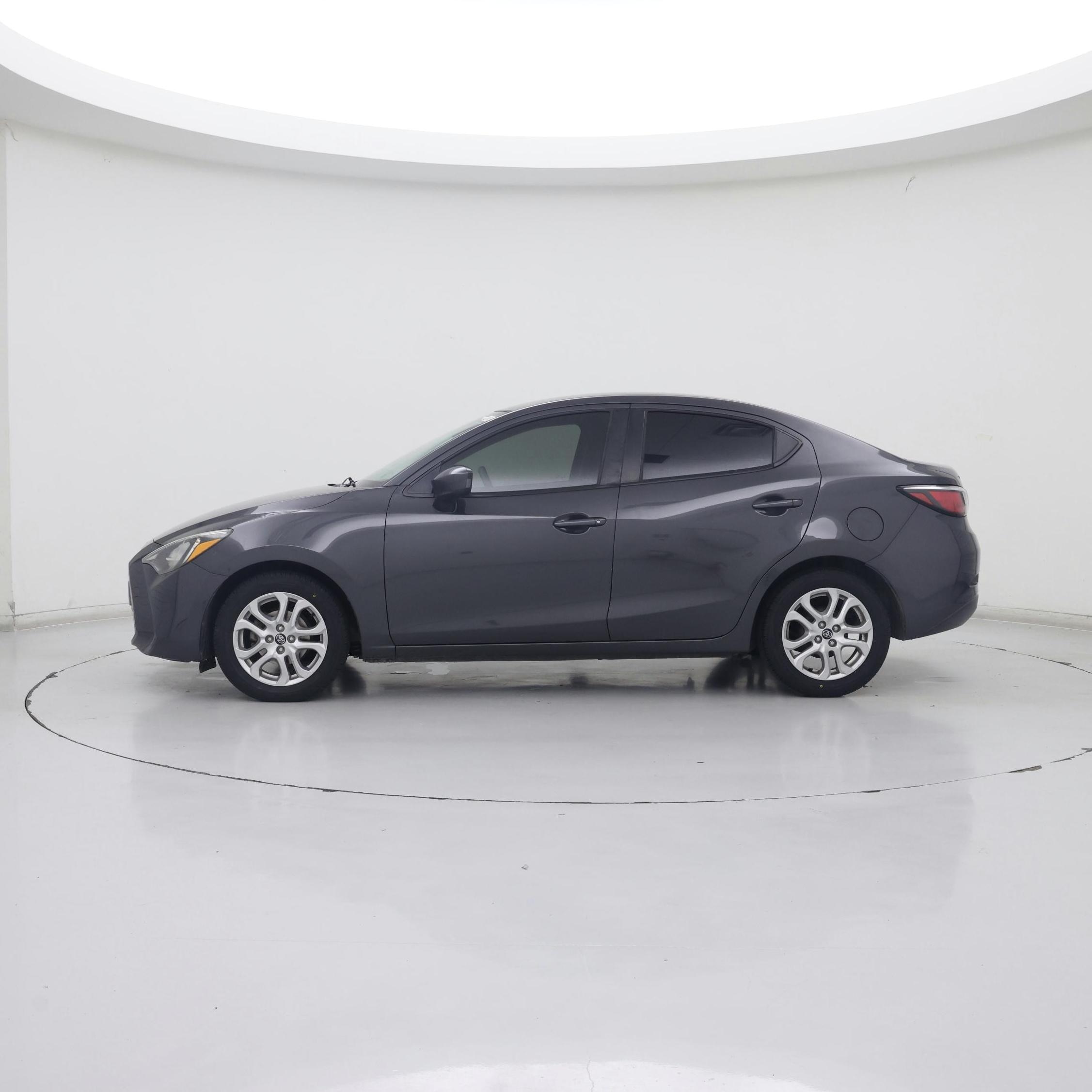 Thumbnail: 2017 Toyota Yaris iA - 3