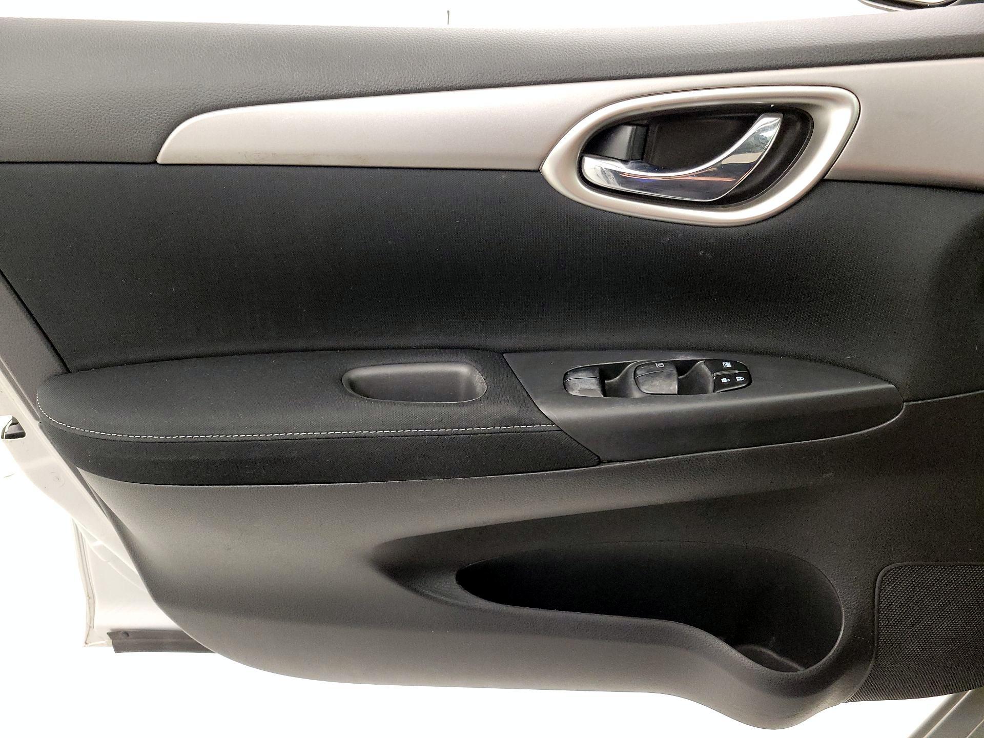 Thumbnail: 2015 Nissan Sentra - 12
