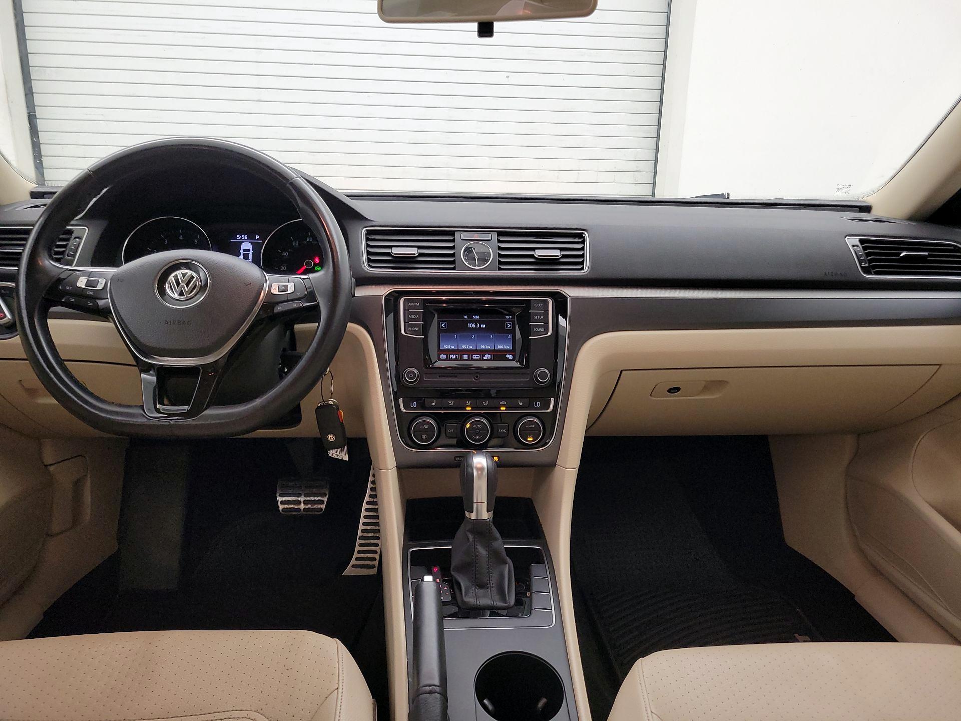 Thumbnail: 2016 Volkswagen Passat - 9
