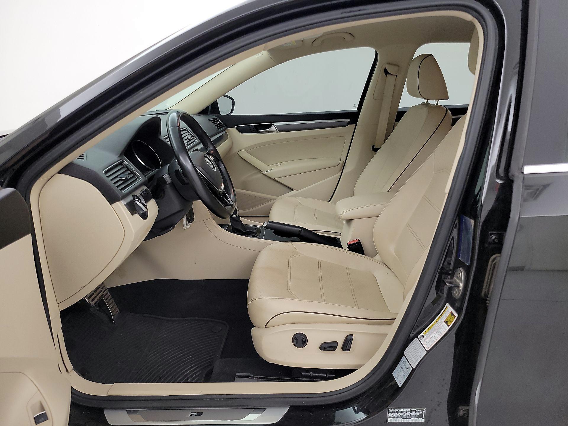 Thumbnail: 2016 Volkswagen Passat - 11
