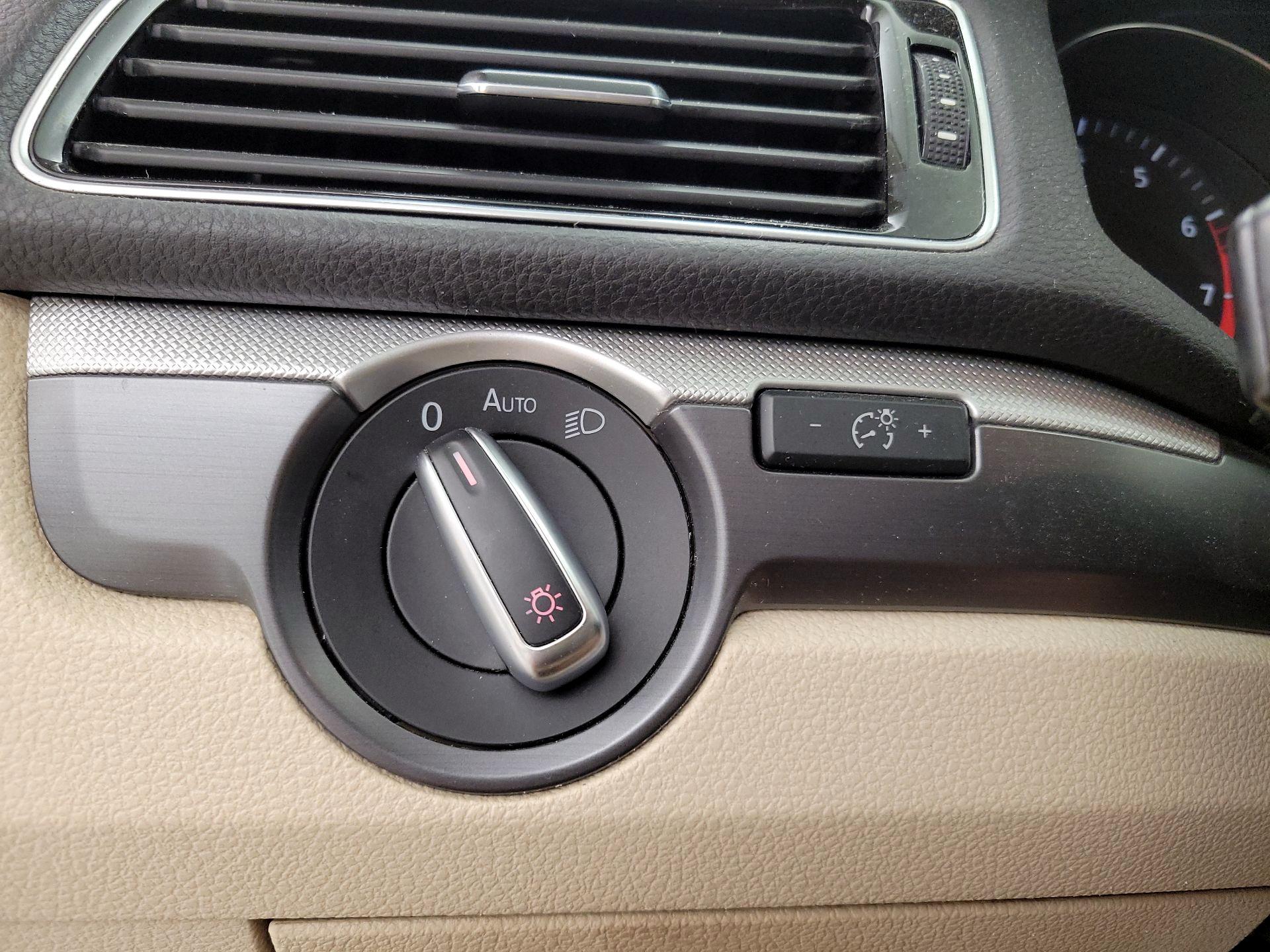 Thumbnail: 2016 Volkswagen Passat - 13