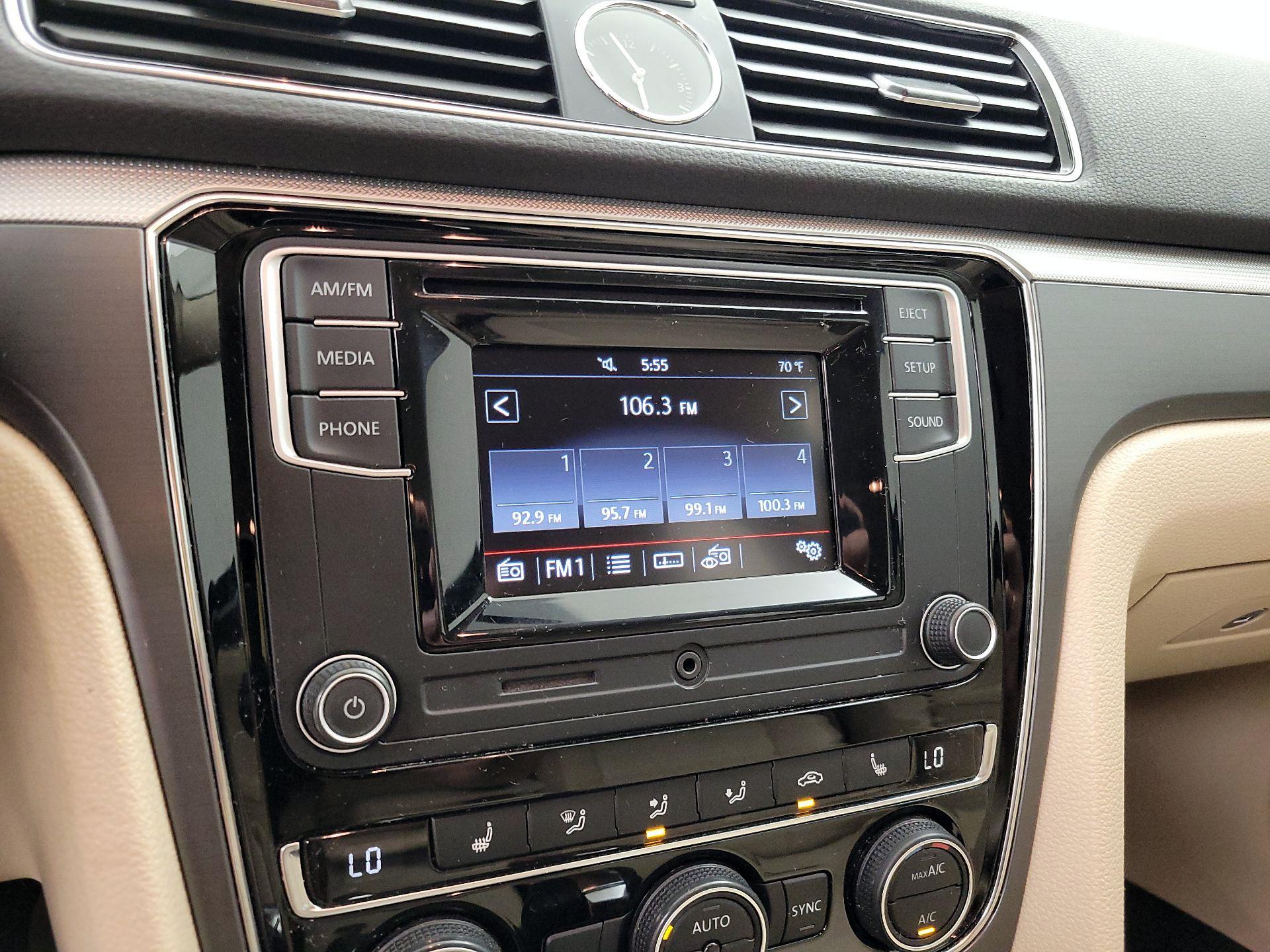 Thumbnail: 2016 Volkswagen Passat - 15