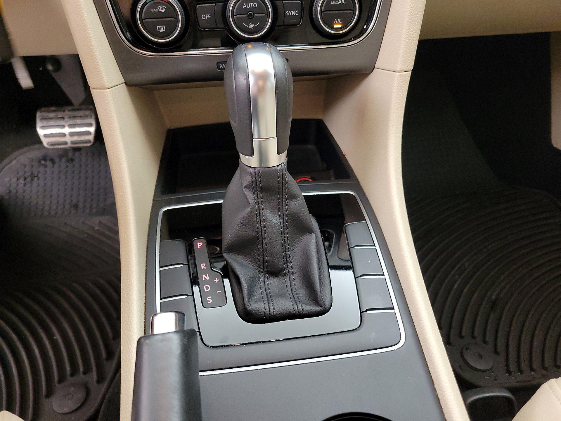 Thumbnail: 2016 Volkswagen Passat - 17