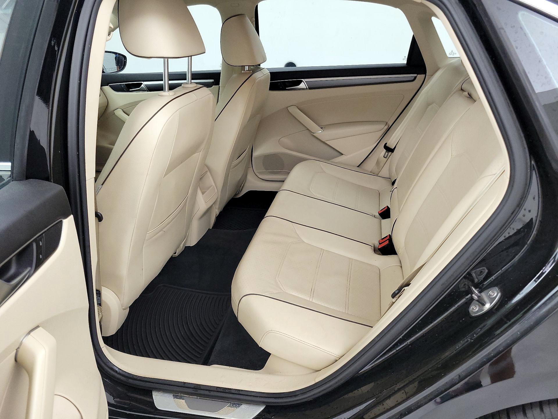 Thumbnail: 2016 Volkswagen Passat - 19