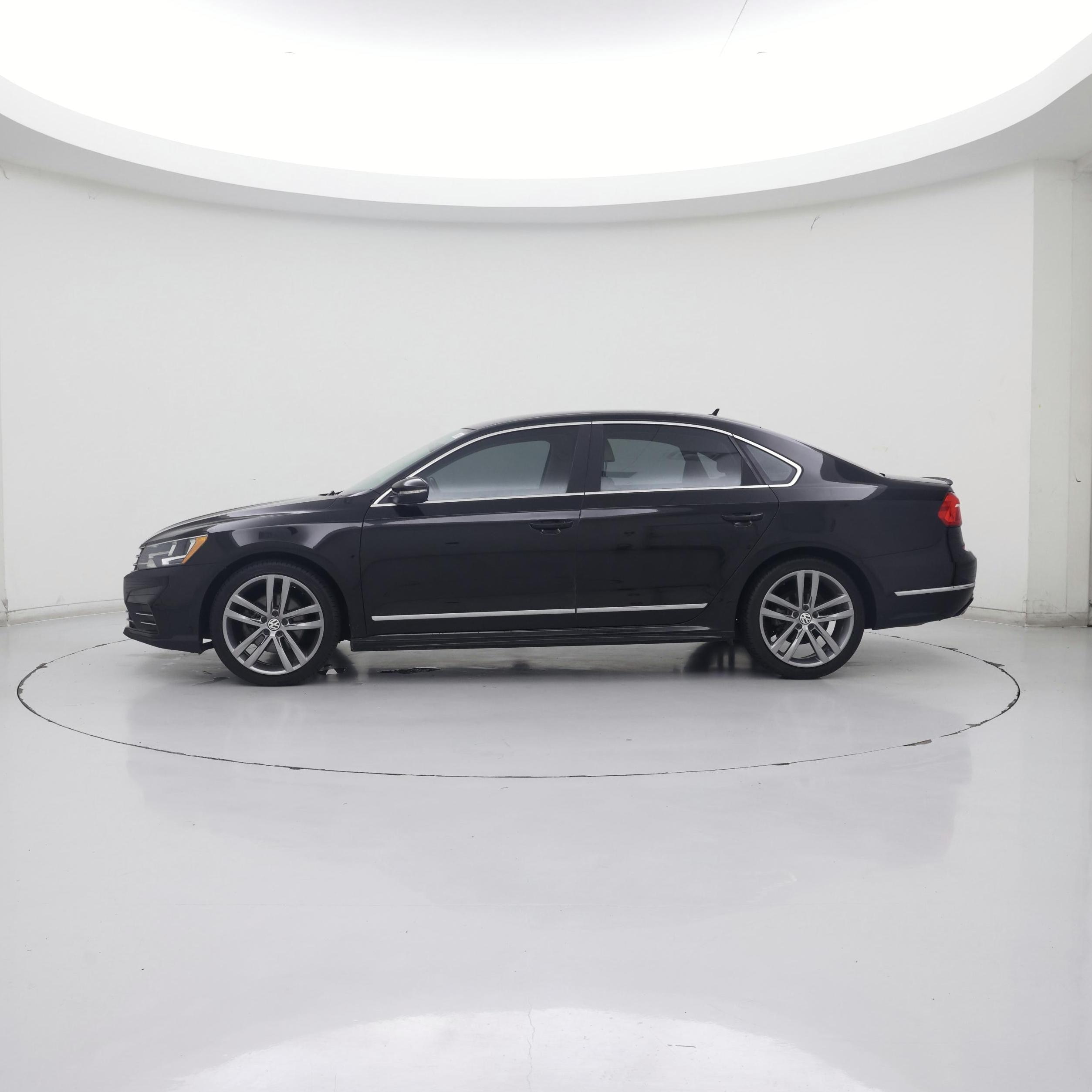 Thumbnail: 2016 Volkswagen Passat - 3