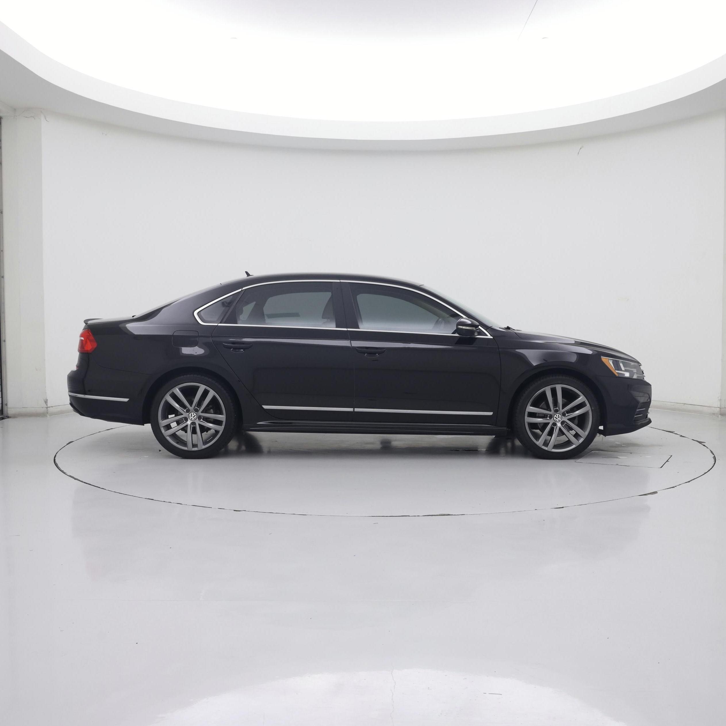Thumbnail: 2016 Volkswagen Passat - 7