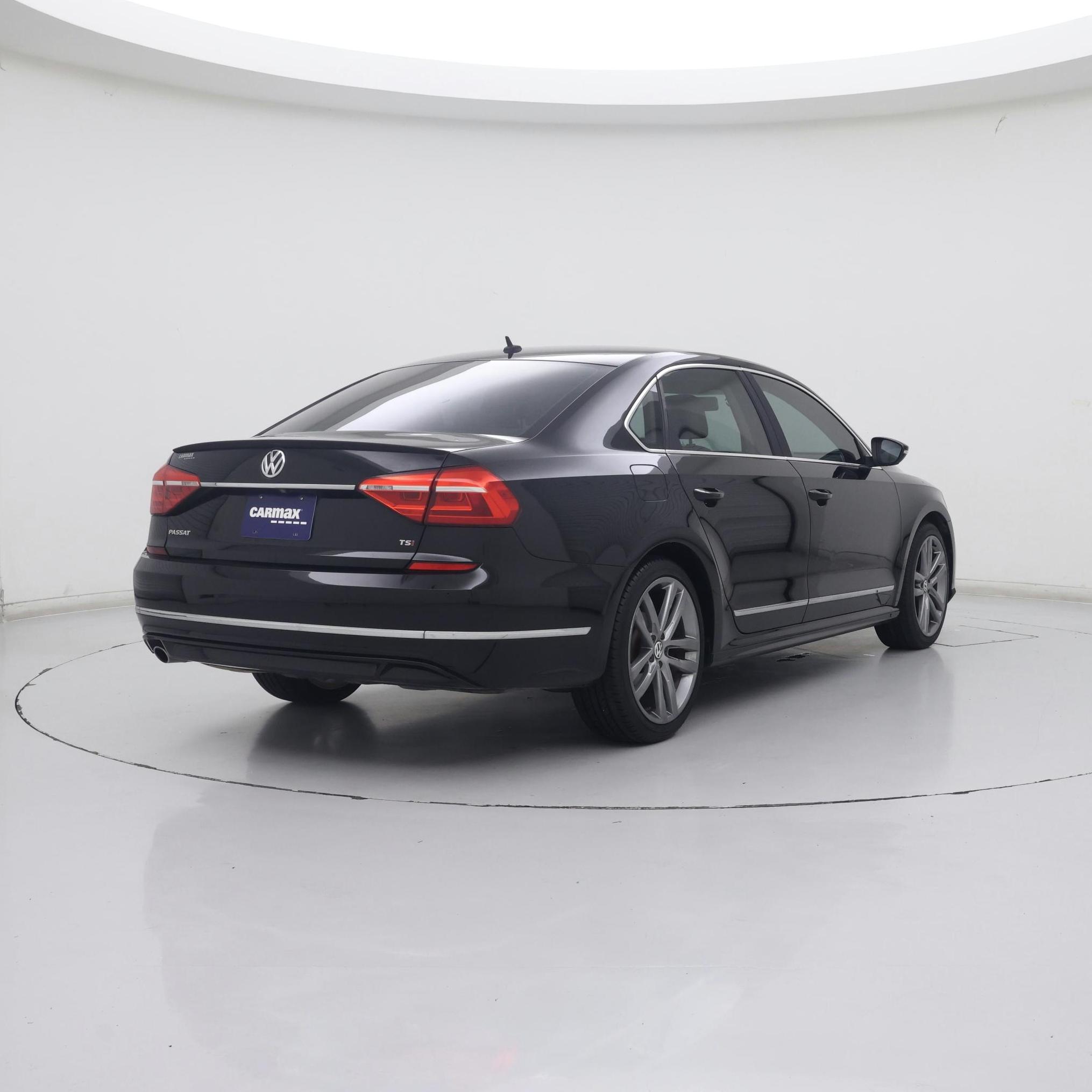 Thumbnail: 2016 Volkswagen Passat - 8
