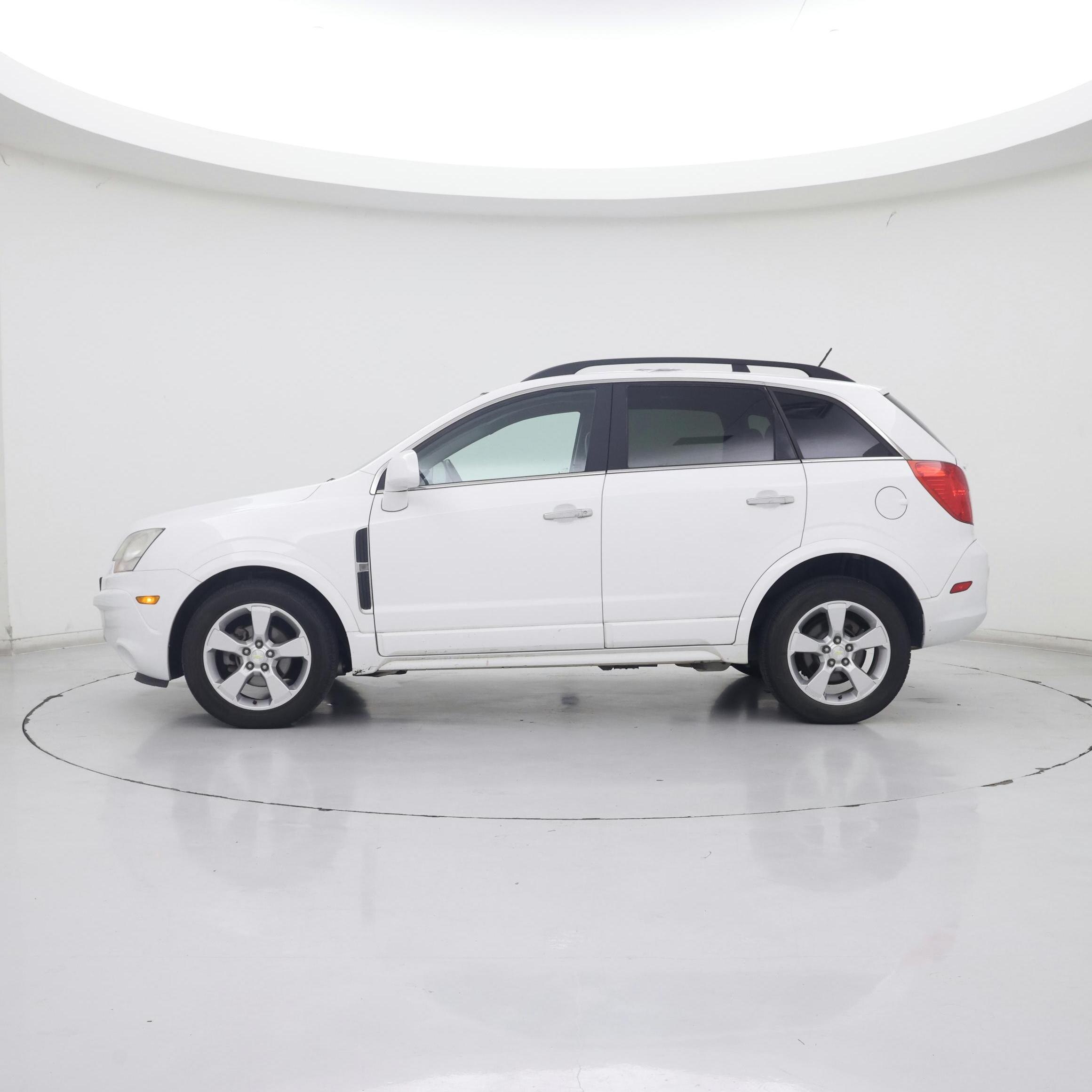 Thumbnail: 2014 Chevrolet Captiva Sport - 3