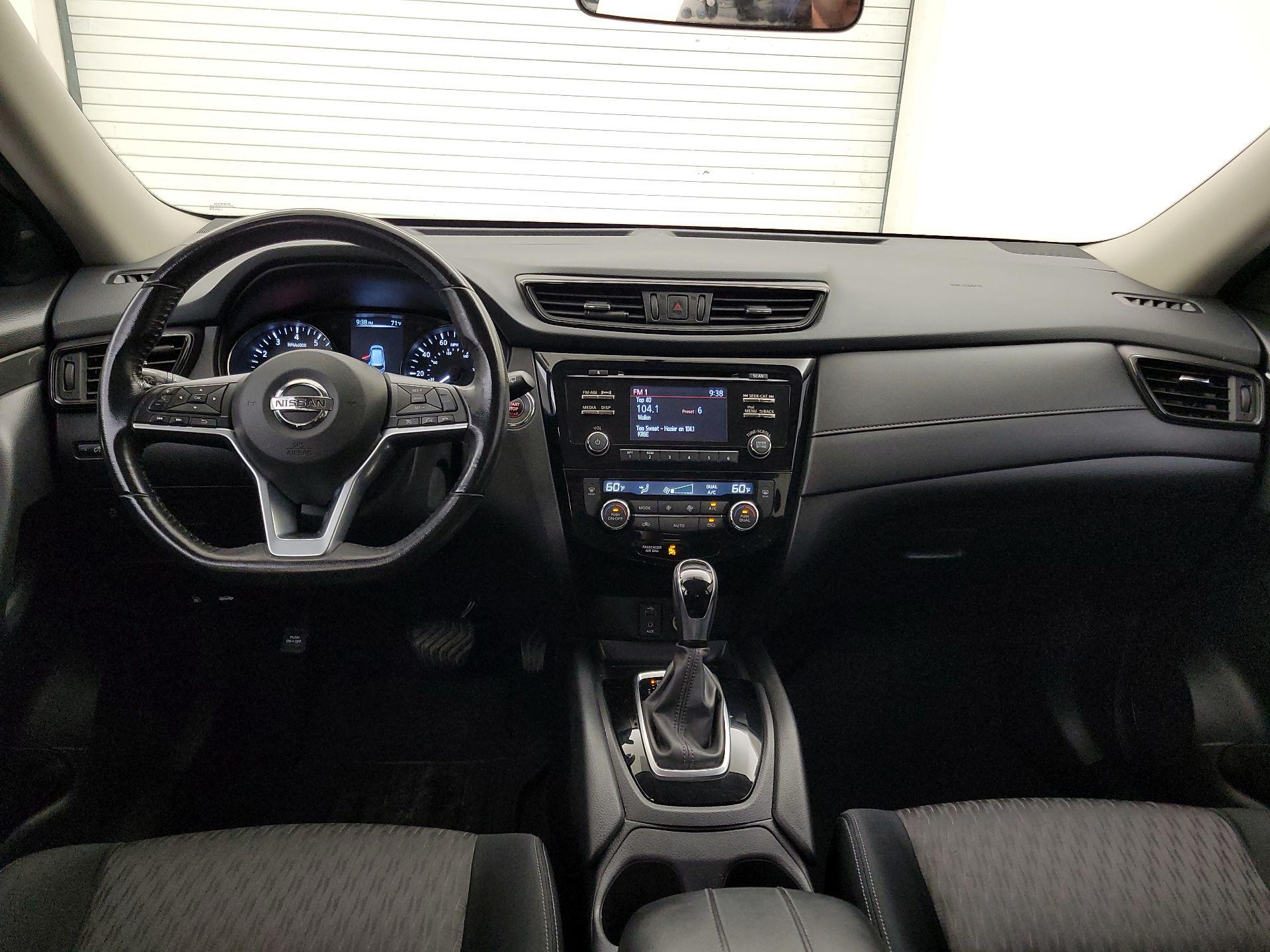 Thumbnail: 2017 Nissan Rogue - 9