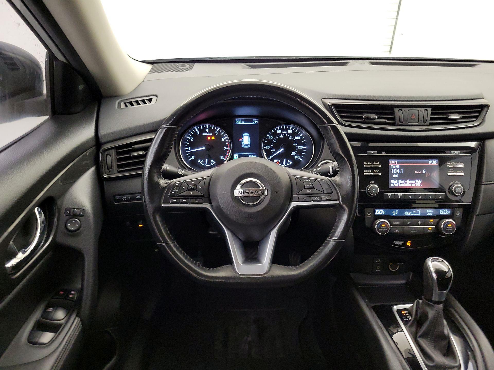 Thumbnail: 2017 Nissan Rogue - 10